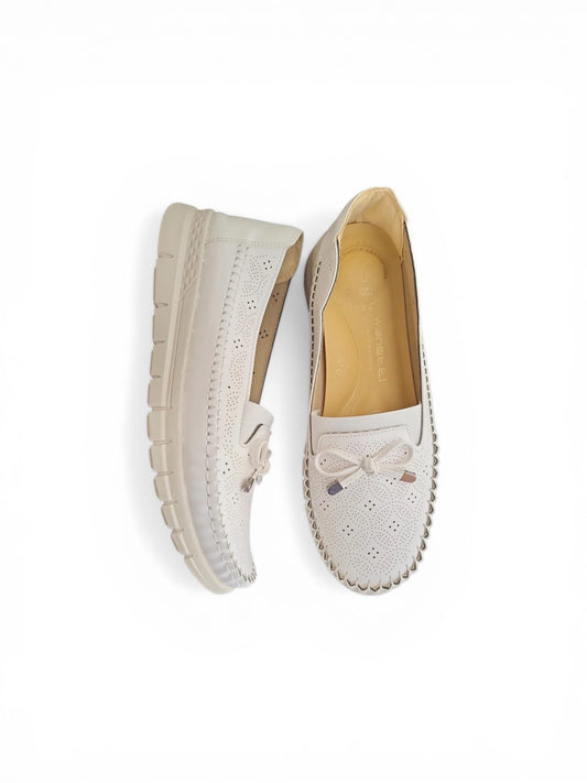 KURDELA DETAY KADIN AYAKKABI