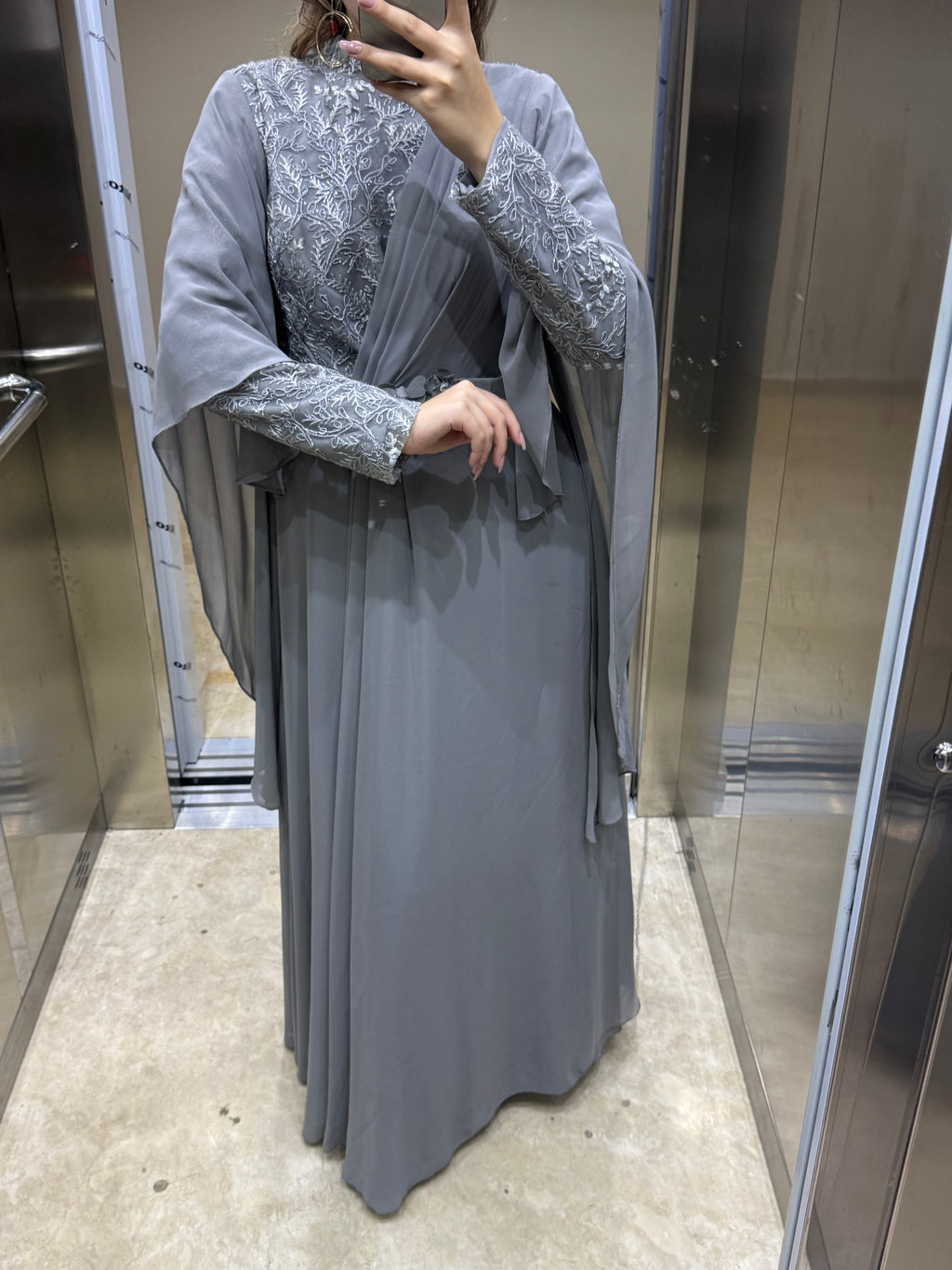 Pelerinli Krep Kumaş Çiçek Kemerli Tesettür Abiye