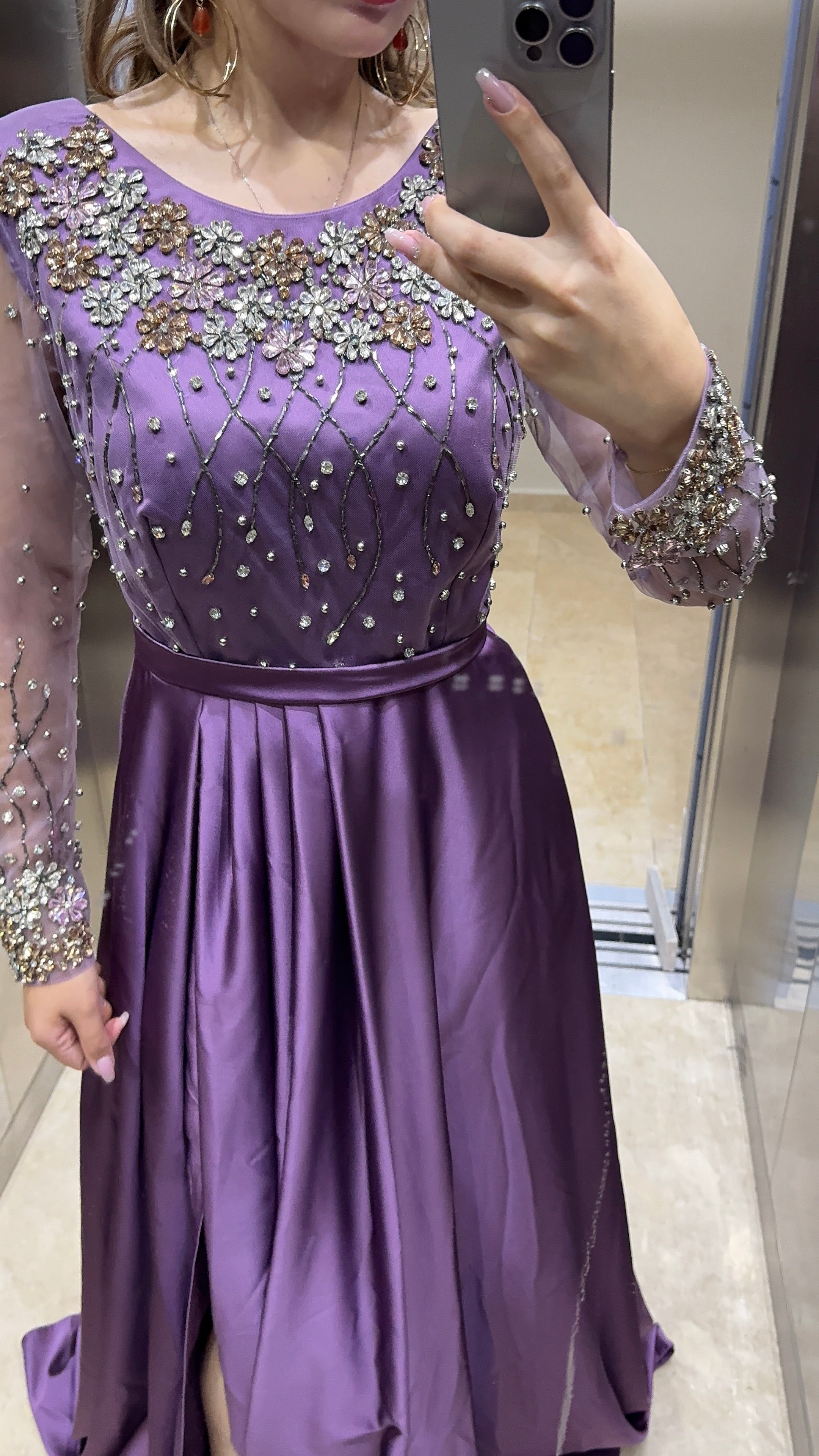 Full Taş İşlemeli Derin Yırtmaçlı Saten Abiye