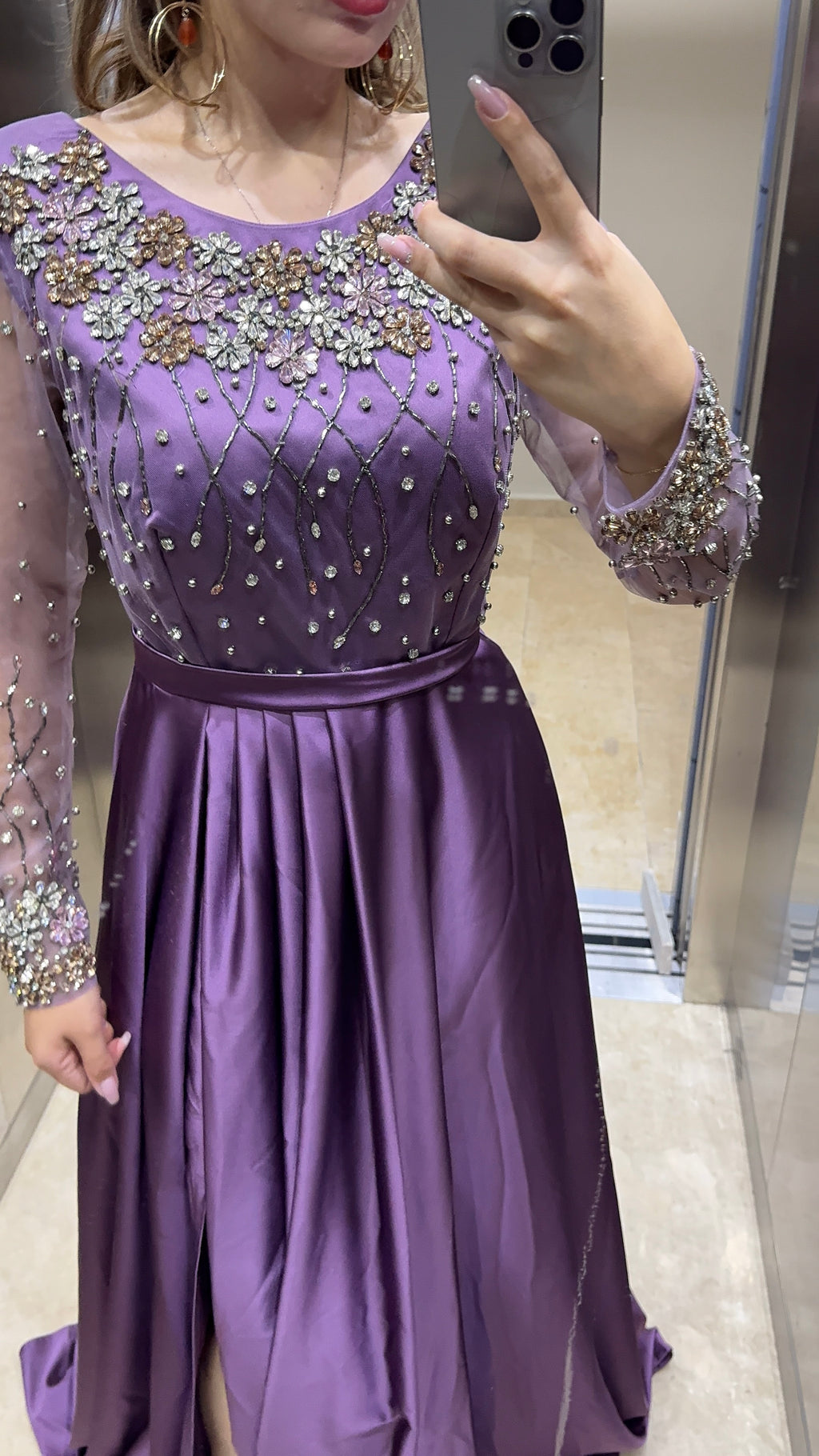 Full Taş İşlemeli Derin Yırtmaçlı Saten Abiye