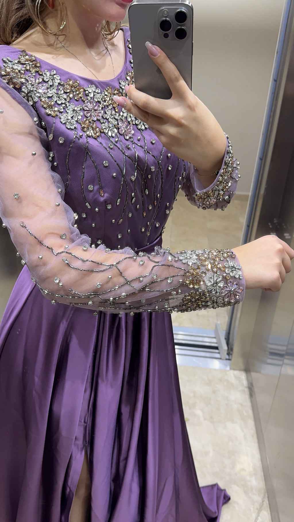 Full Taş İşlemeli Derin Yırtmaçlı Saten Abiye