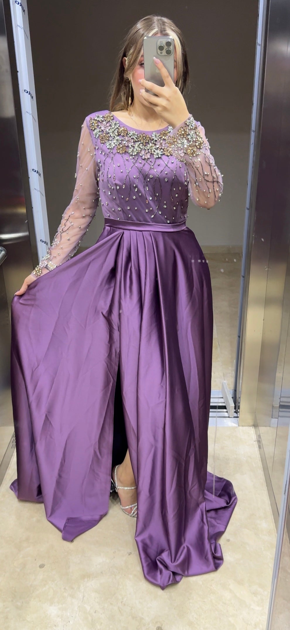 Full Taş İşlemeli Derin Yırtmaçlı Saten Abiye