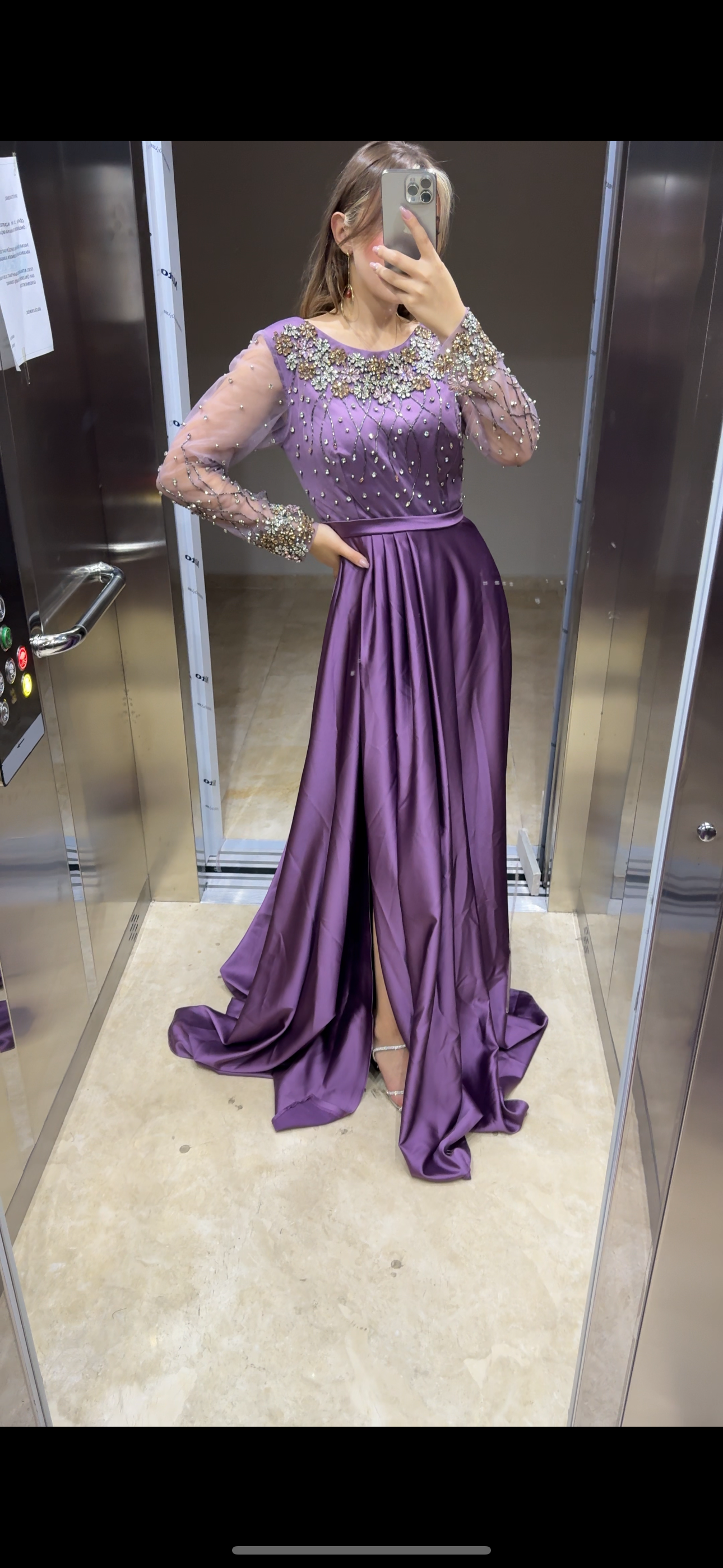 Full Taş İşlemeli Derin Yırtmaçlı Saten Abiye