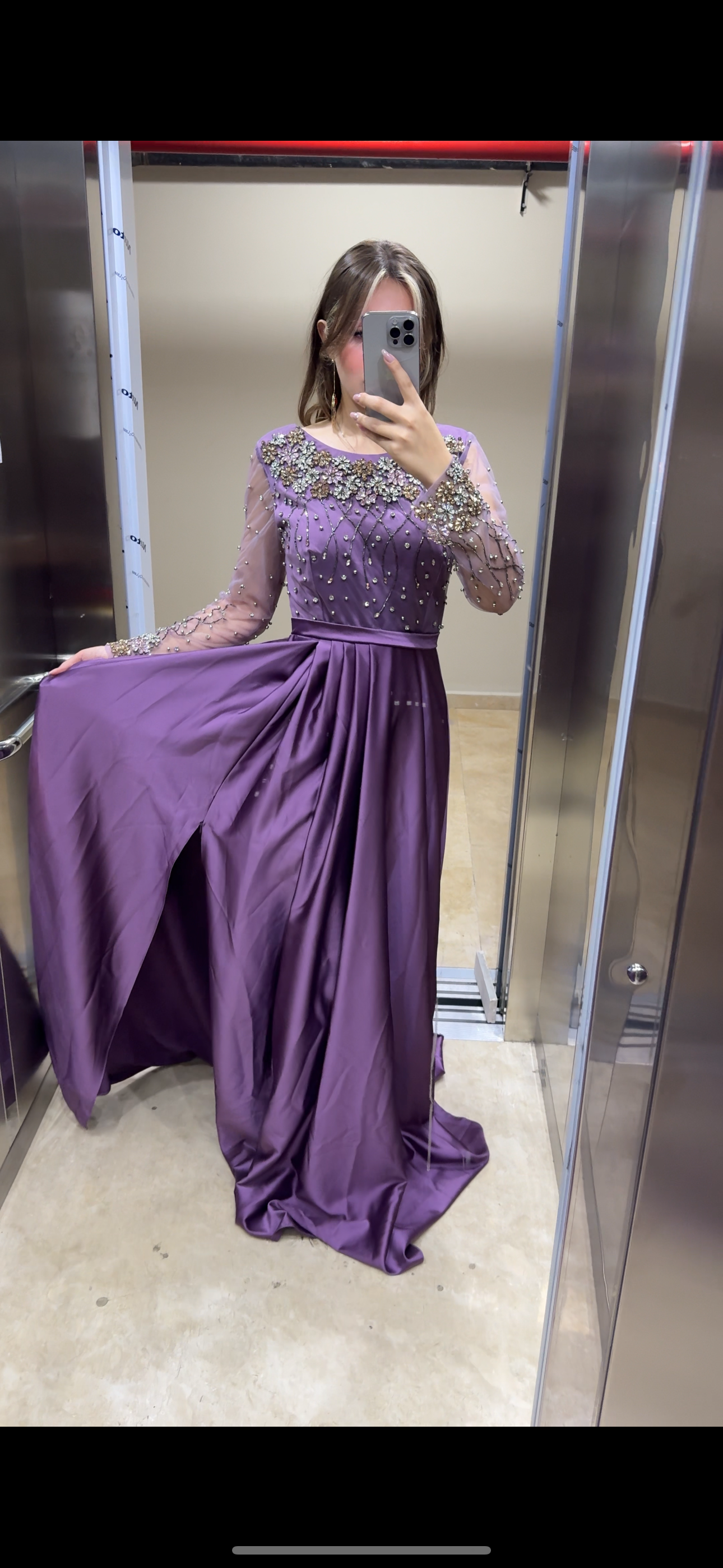 Full Taş İşlemeli Derin Yırtmaçlı Saten Abiye