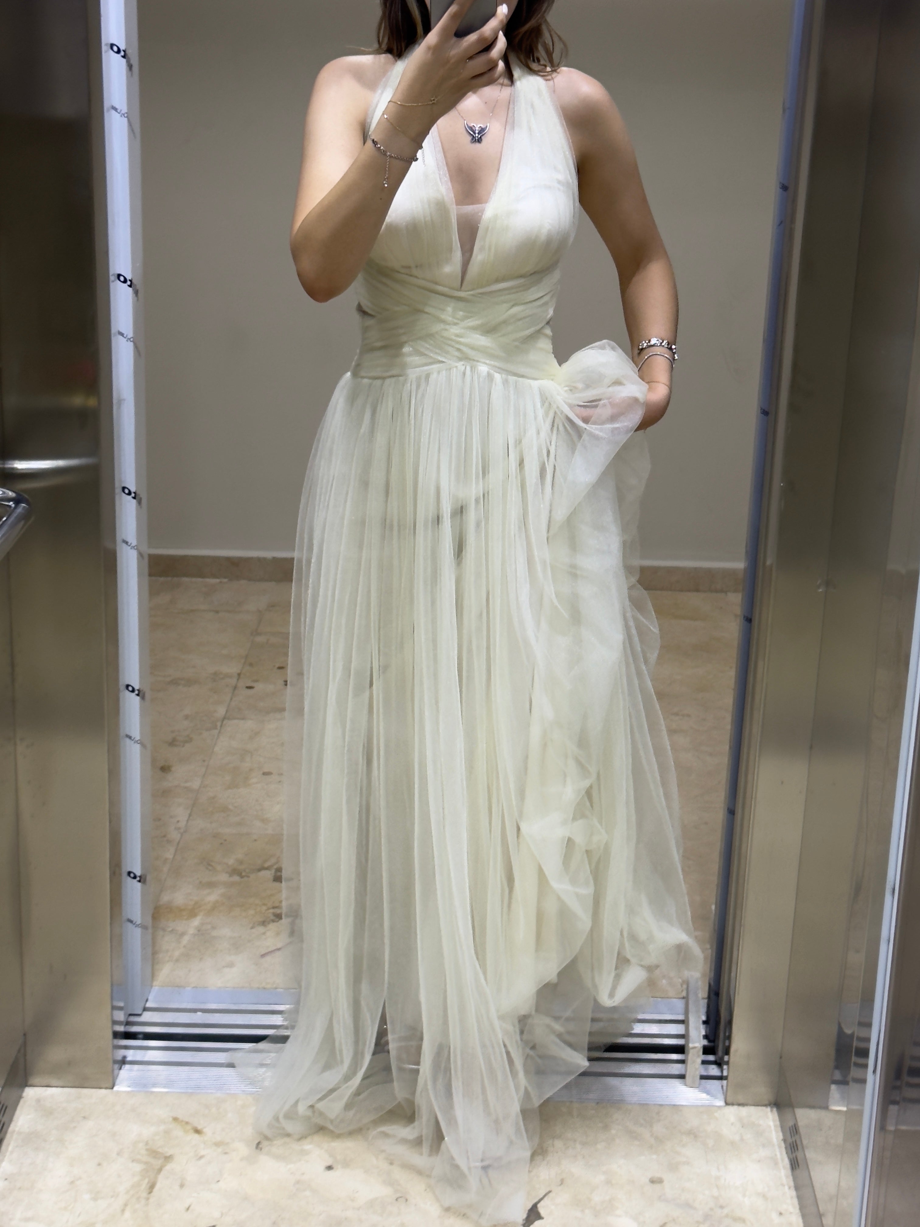 Boyundan Bağlamalı Sırt Dekolteli Kırık Beyaz Gelinlik Nişanlık Abiye