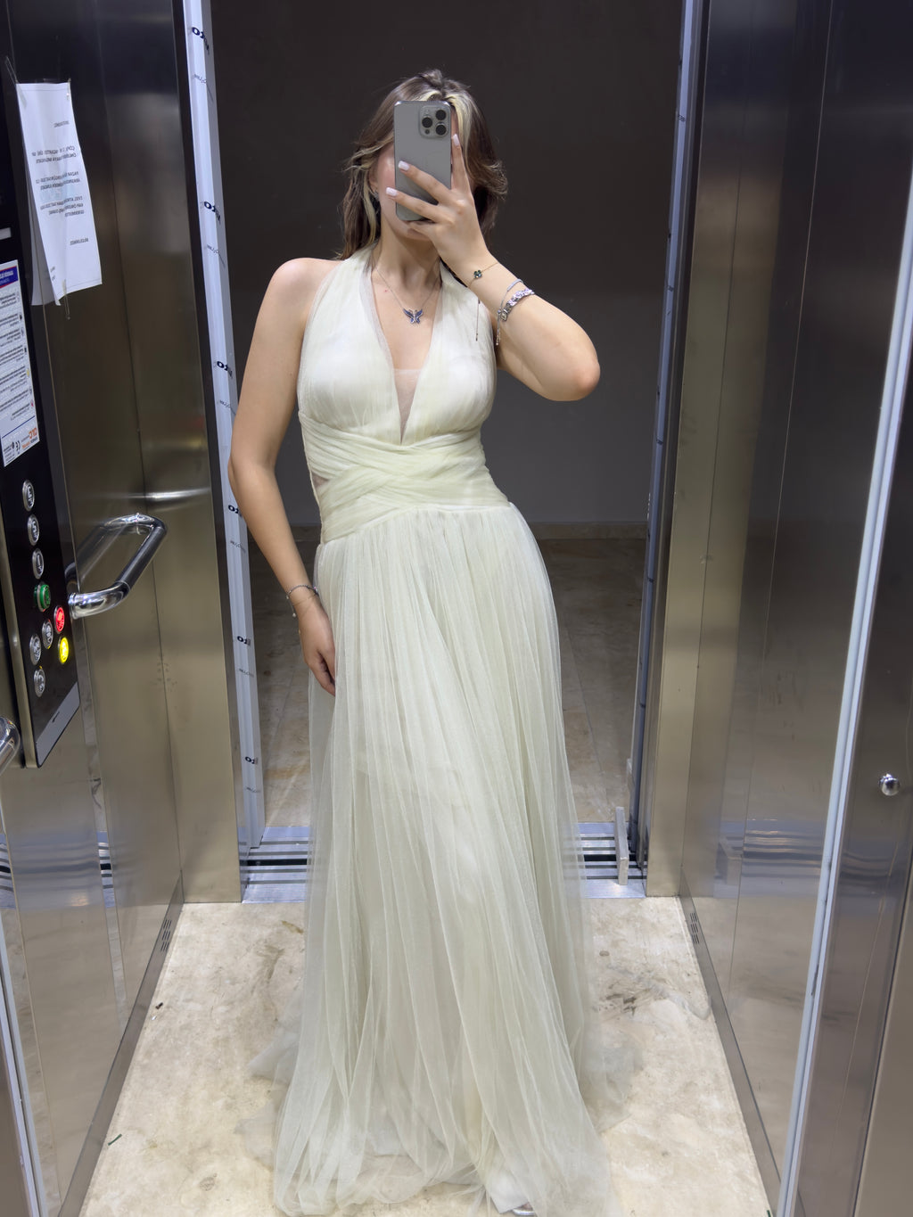 Boyundan Bağlamalı Sırt Dekolteli Kırık Beyaz Gelinlik Nişanlık Abiye