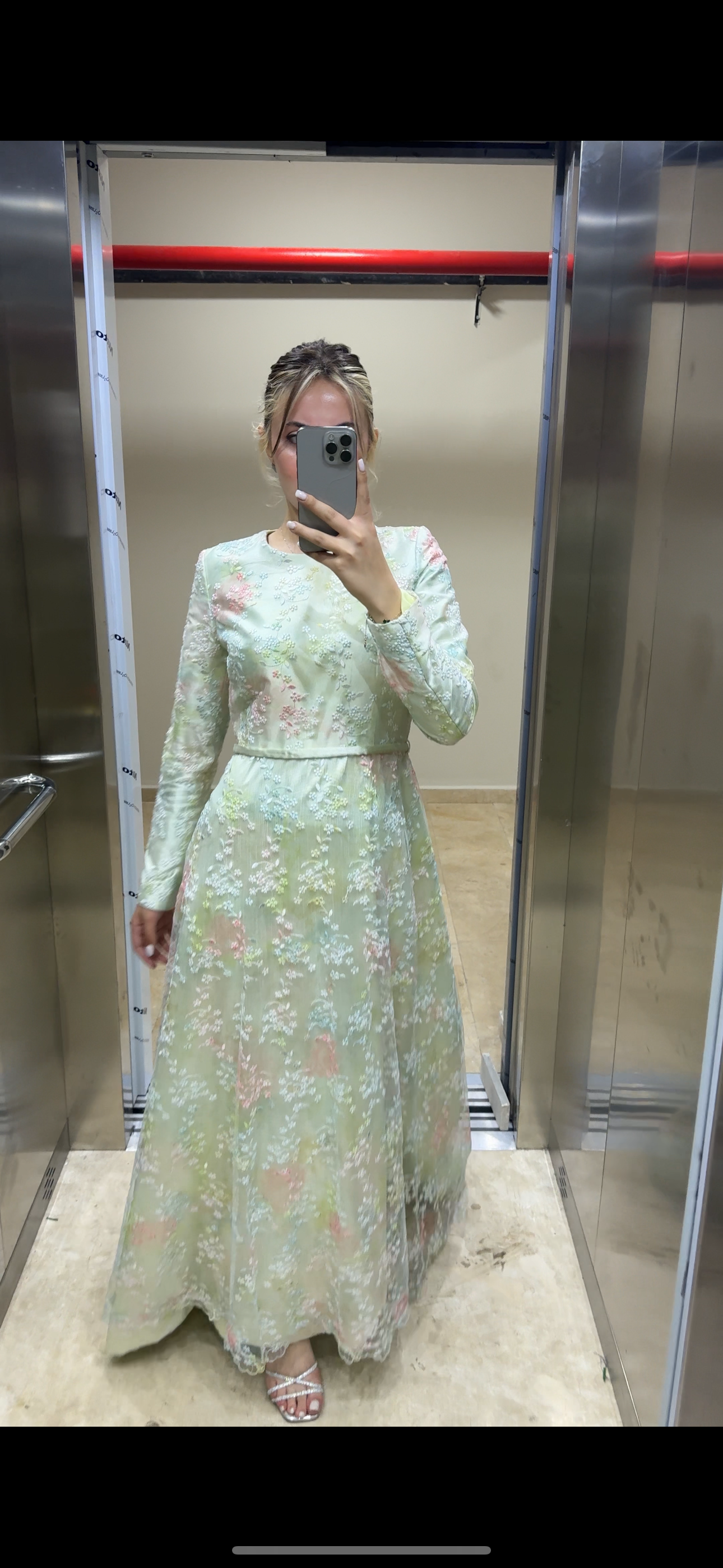 Prenses Model Çiçek İşlemeli Tesettür Abiye