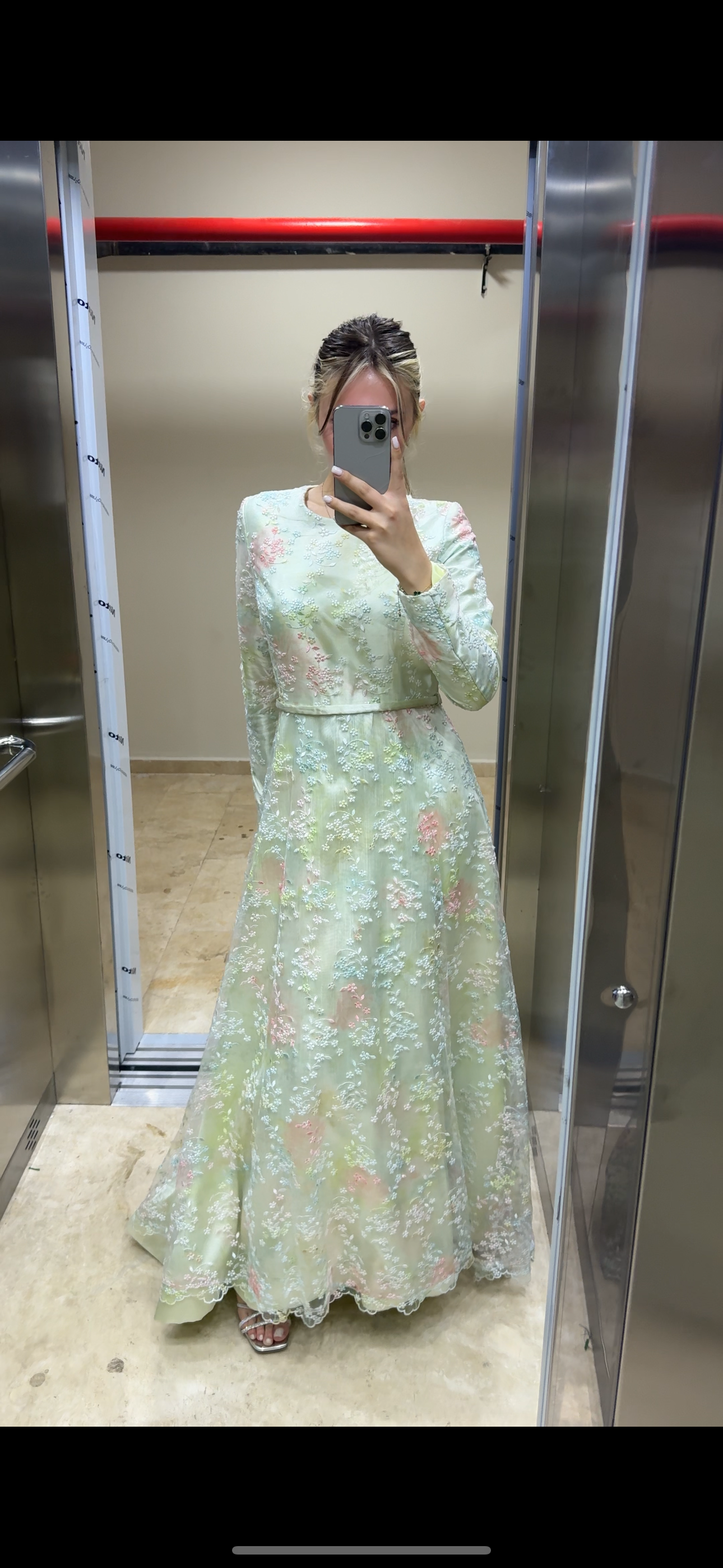 Prenses Model Çiçek İşlemeli Tesettür Abiye