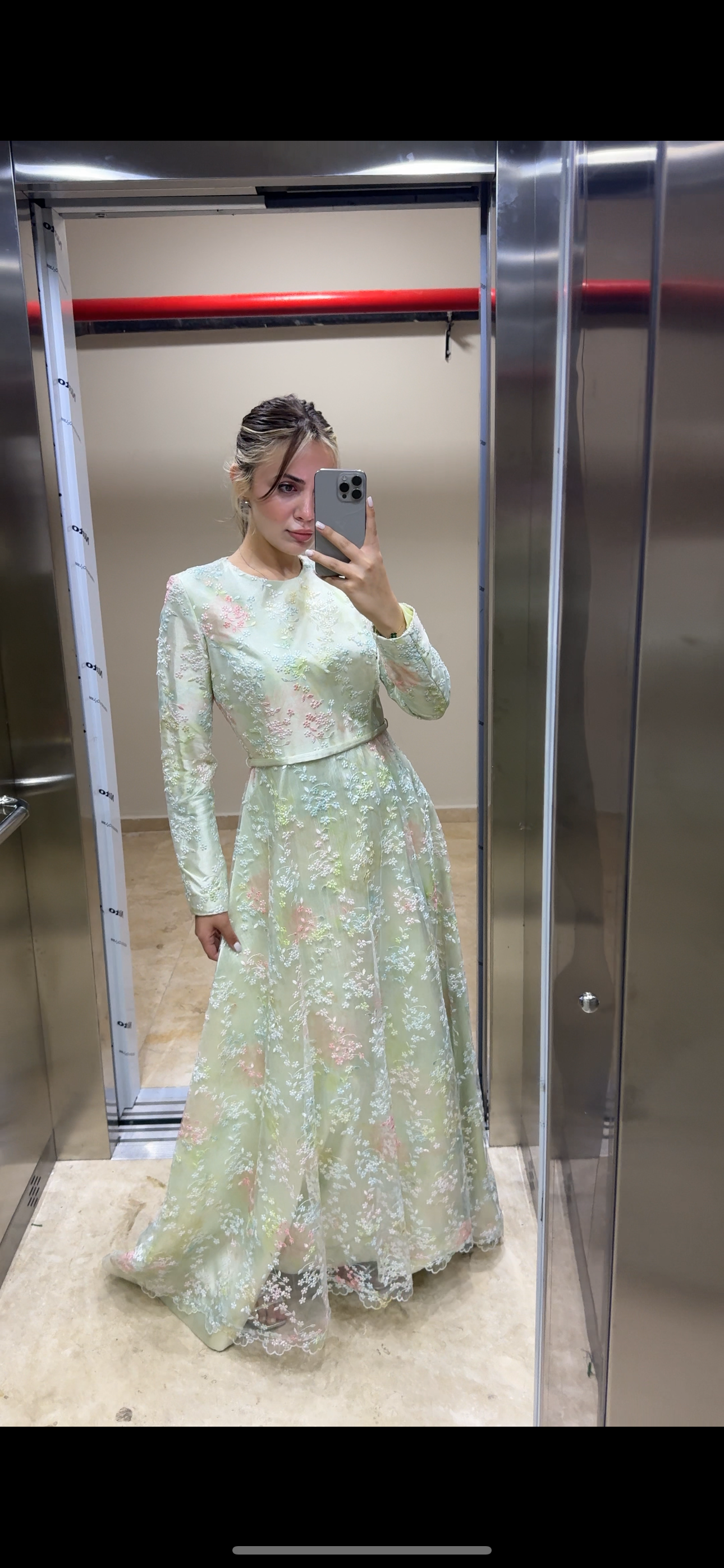 Prenses Model Çiçek İşlemeli Tesettür Abiye