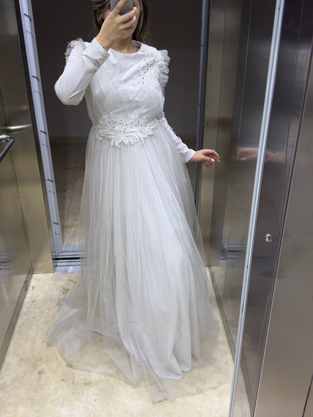 Belden ve Omuzdan İşlemeli Dantelli Kabarık Tesettür Gelinlik