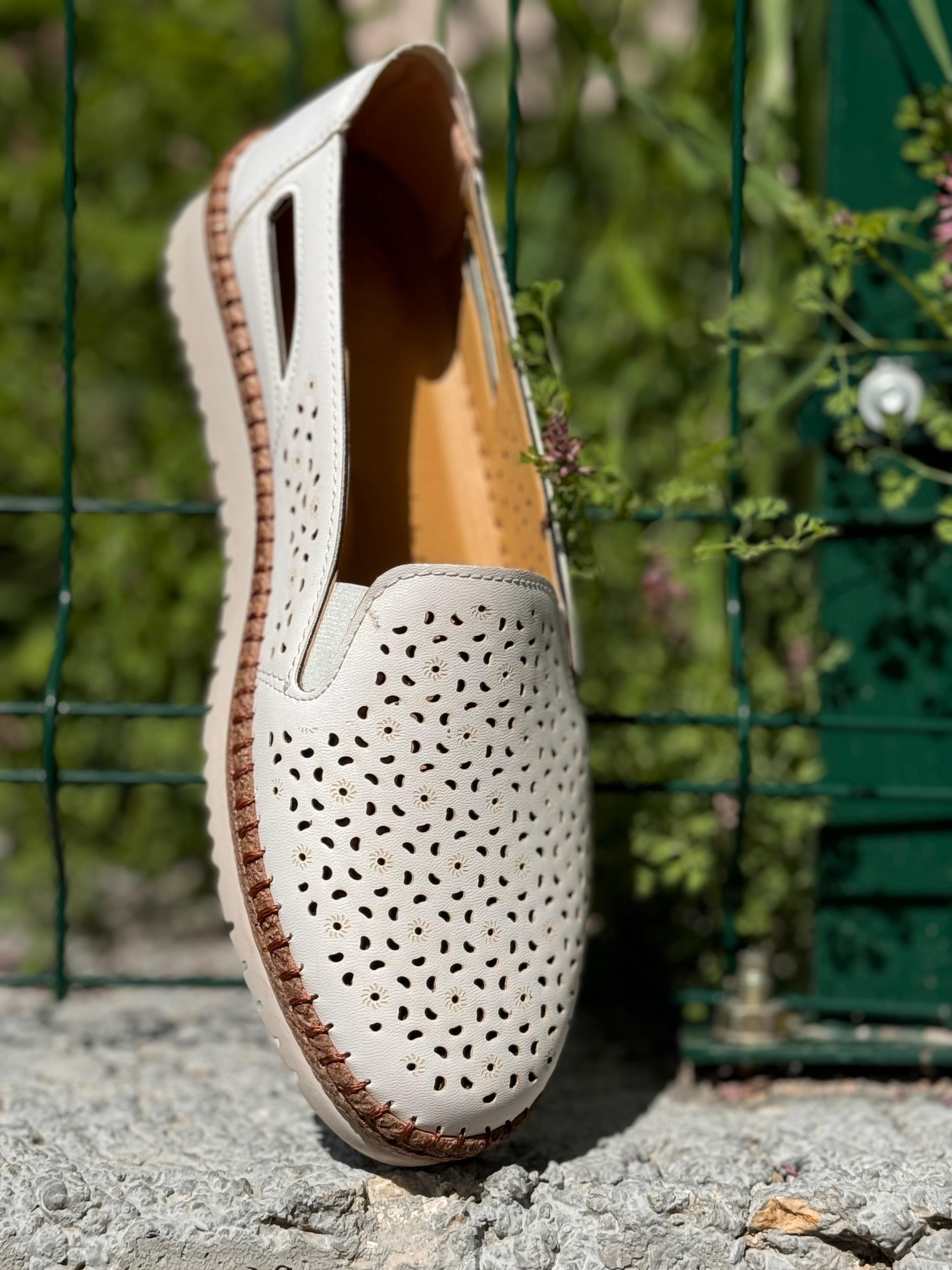 Ortopedik Delikli Yaz Ayakkabısı