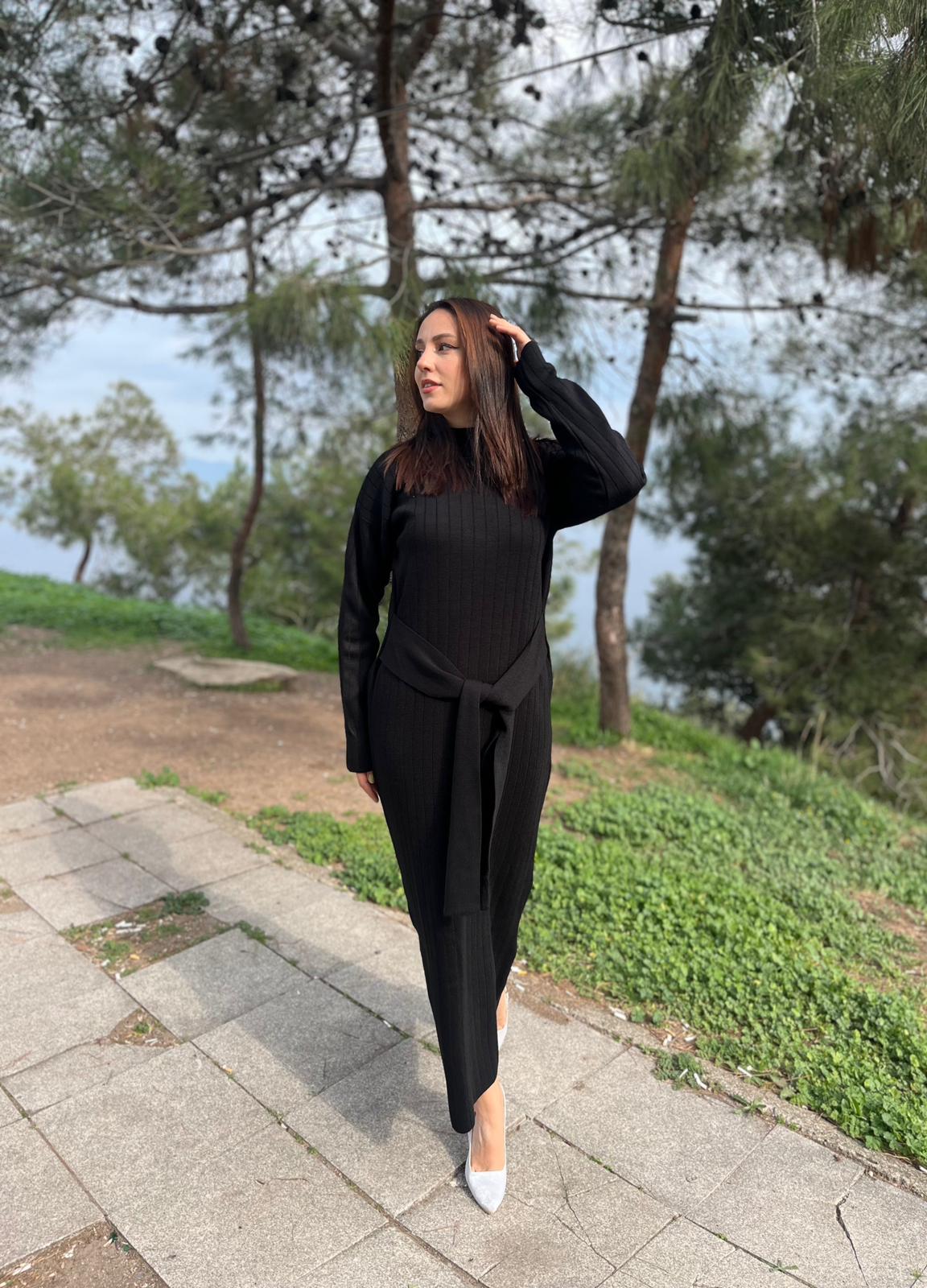 KUŞAKLI BAĞLAMALI YARI BOĞAZLI ESNEK MERSERİZE TRİKO KUMAŞ ELBİSE