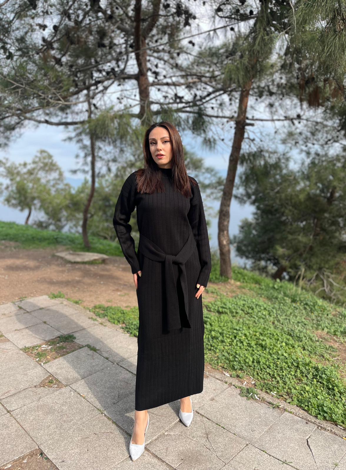 KUŞAKLI BAĞLAMALI YARI BOĞAZLI ESNEK MERSERİZE TRİKO KUMAŞ ELBİSE