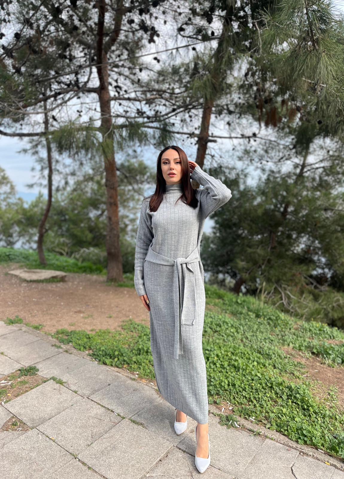 KUŞAKLI BAĞLAMALI YARI BOĞAZLI ESNEK MERSERİZE TRİKO KUMAŞ ELBİSE