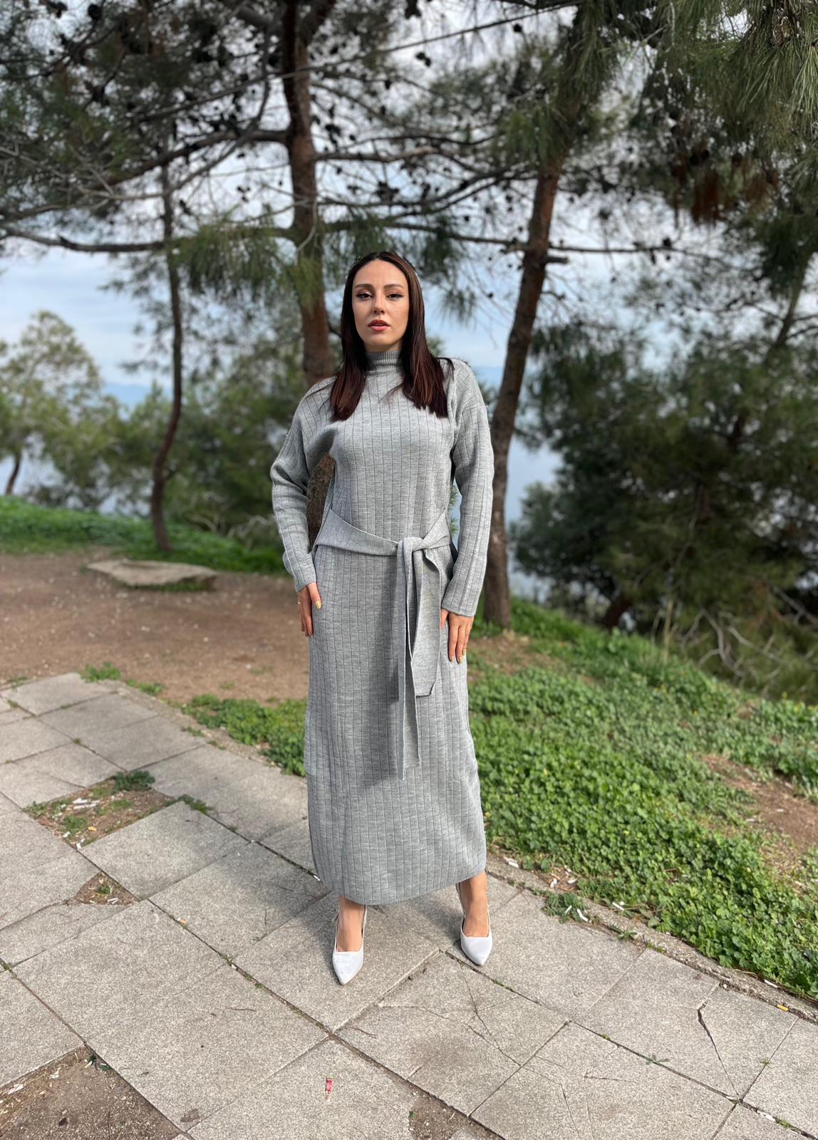 KUŞAKLI BAĞLAMALI YARI BOĞAZLI ESNEK MERSERİZE TRİKO KUMAŞ ELBİSE