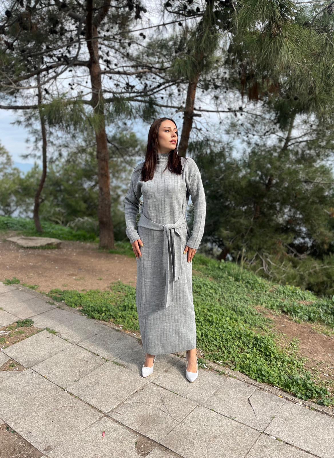 KUŞAKLI BAĞLAMALI YARI BOĞAZLI ESNEK MERSERİZE TRİKO KUMAŞ ELBİSE