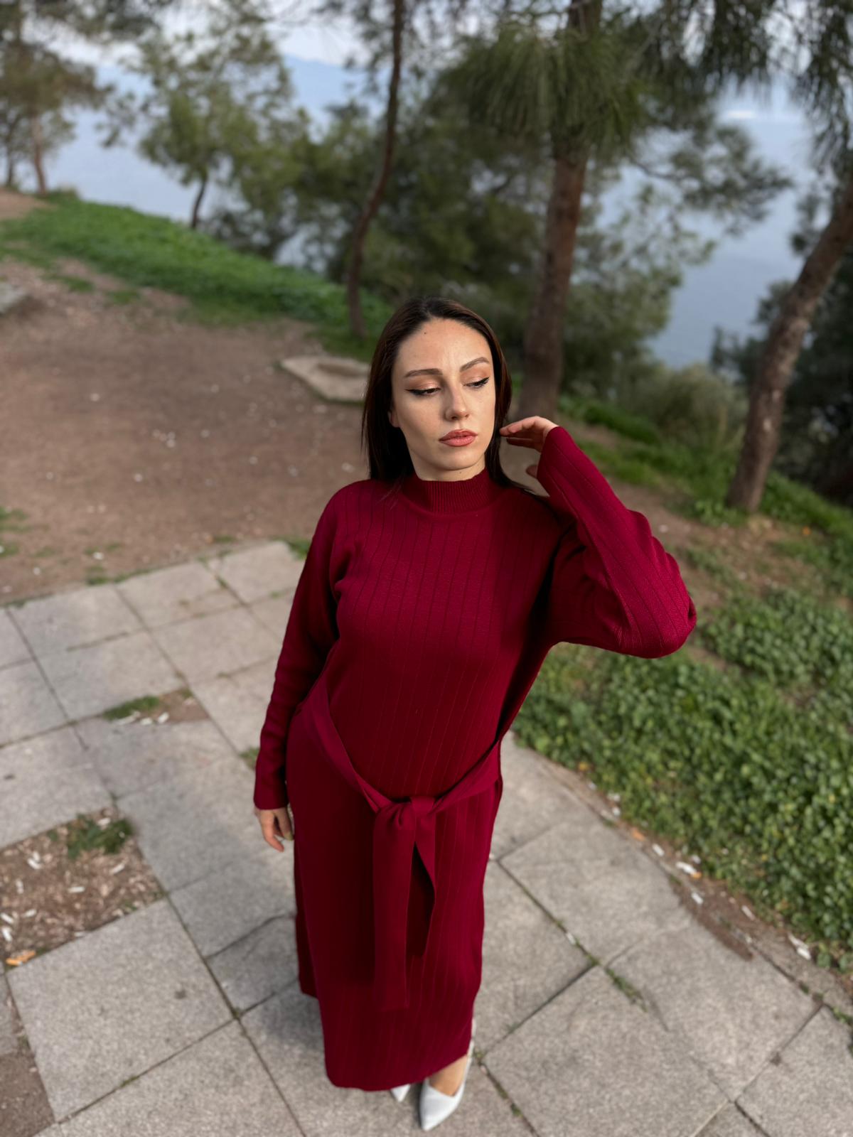 KUŞAKLI BAĞLAMALI YARI BOĞAZLI ESNEK MERSERİZE TRİKO KUMAŞ ELBİSE