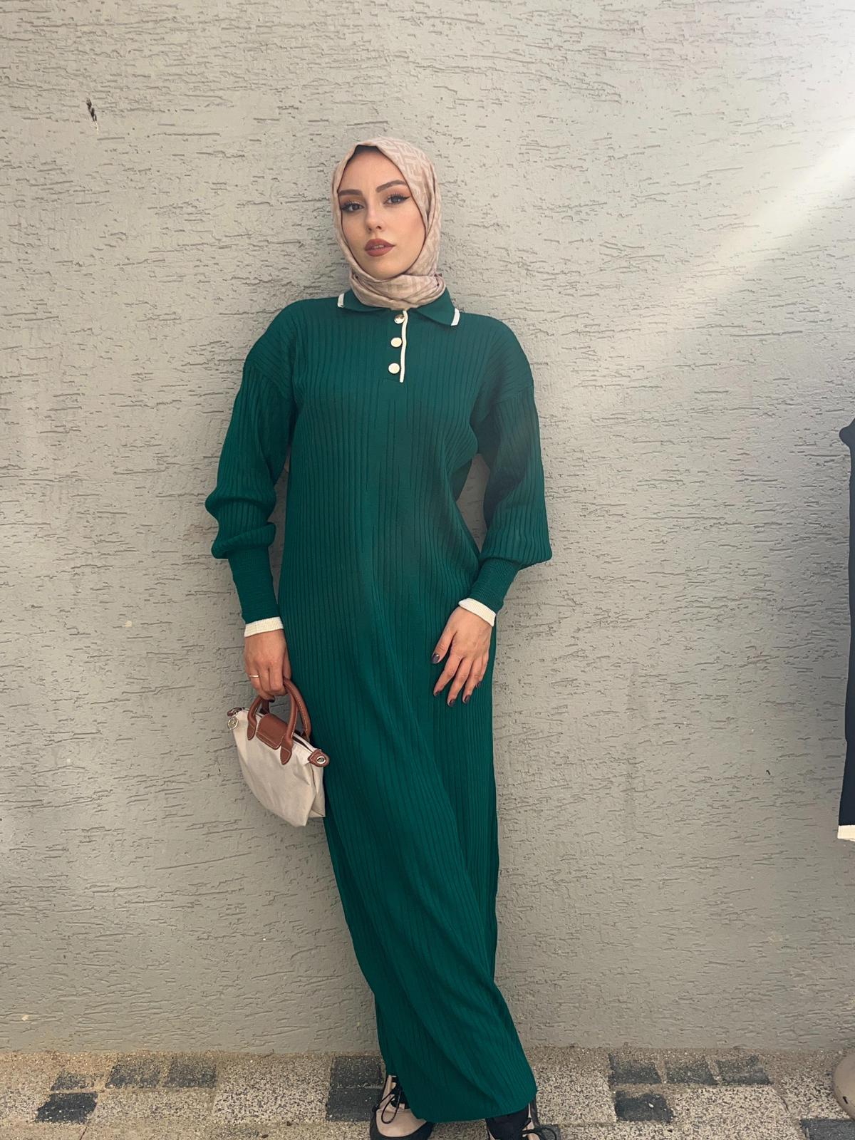 YAKA DÜĞMELİ UZUN TESETTÜR TRİKO ELBİSE