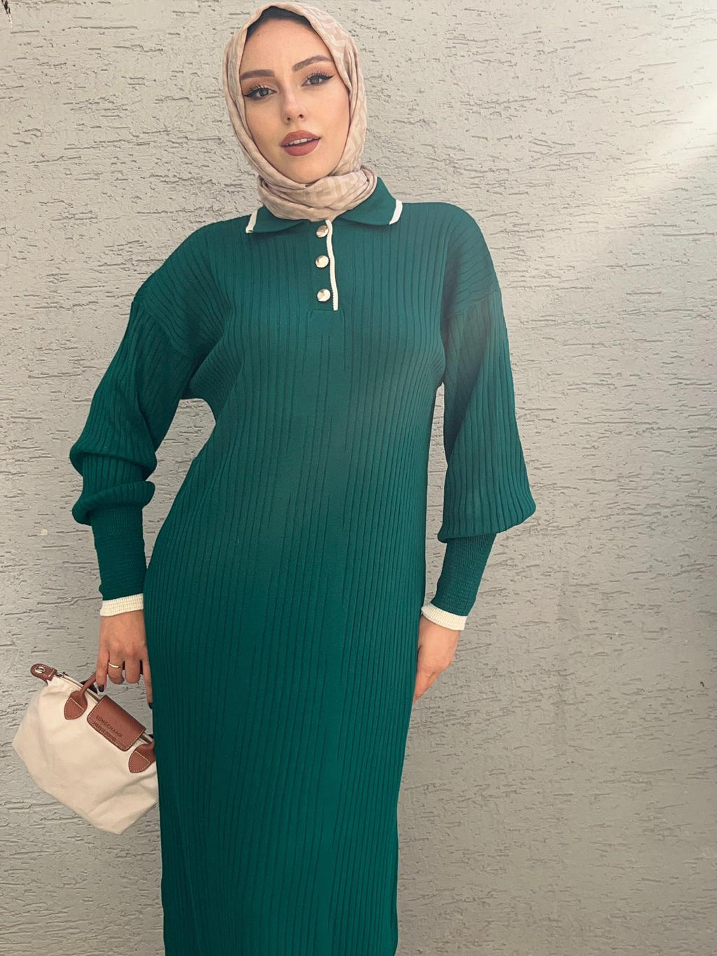 YAKA DÜĞMELİ UZUN TESETTÜR TRİKO ELBİSE