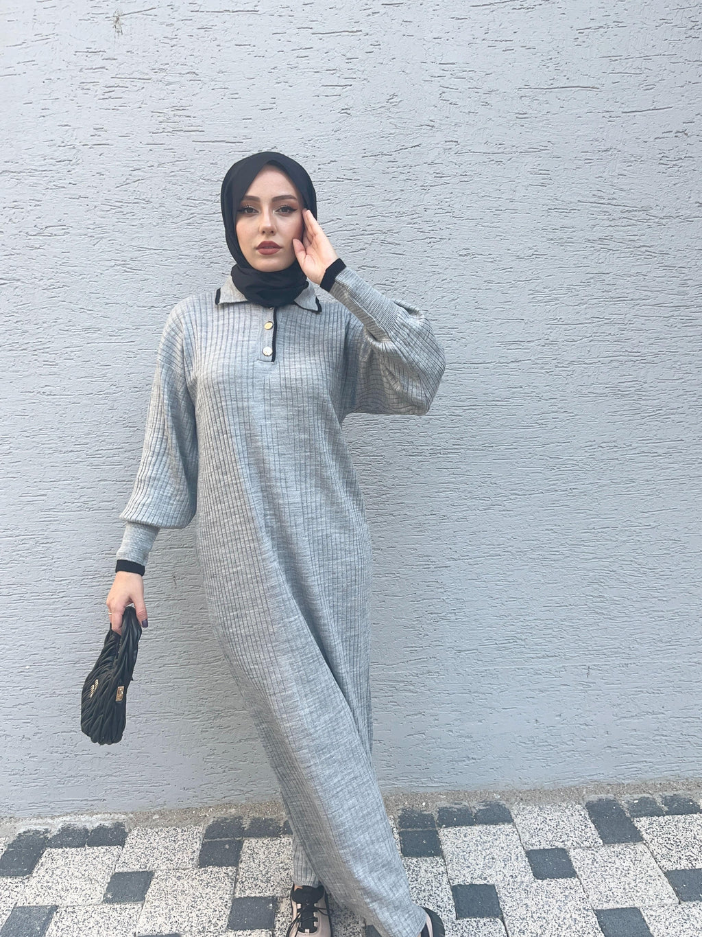 YAKA DÜĞMELİ UZUN TESETTÜR TRİKO ELBİSE