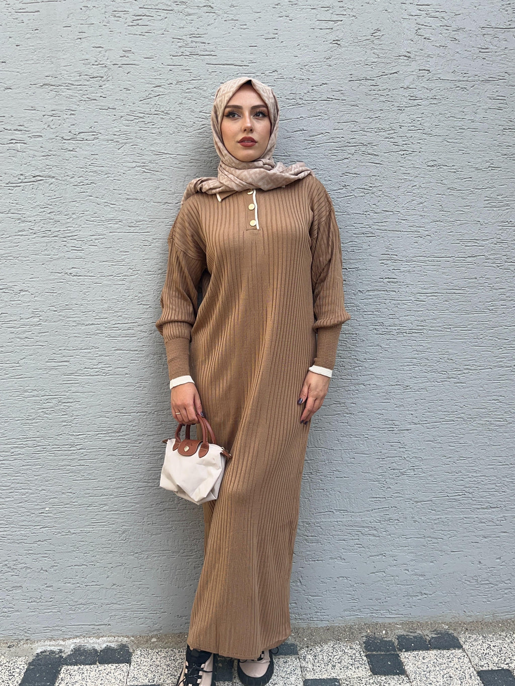 YAKA DÜĞMELİ UZUN TESETTÜR TRİKO ELBİSE