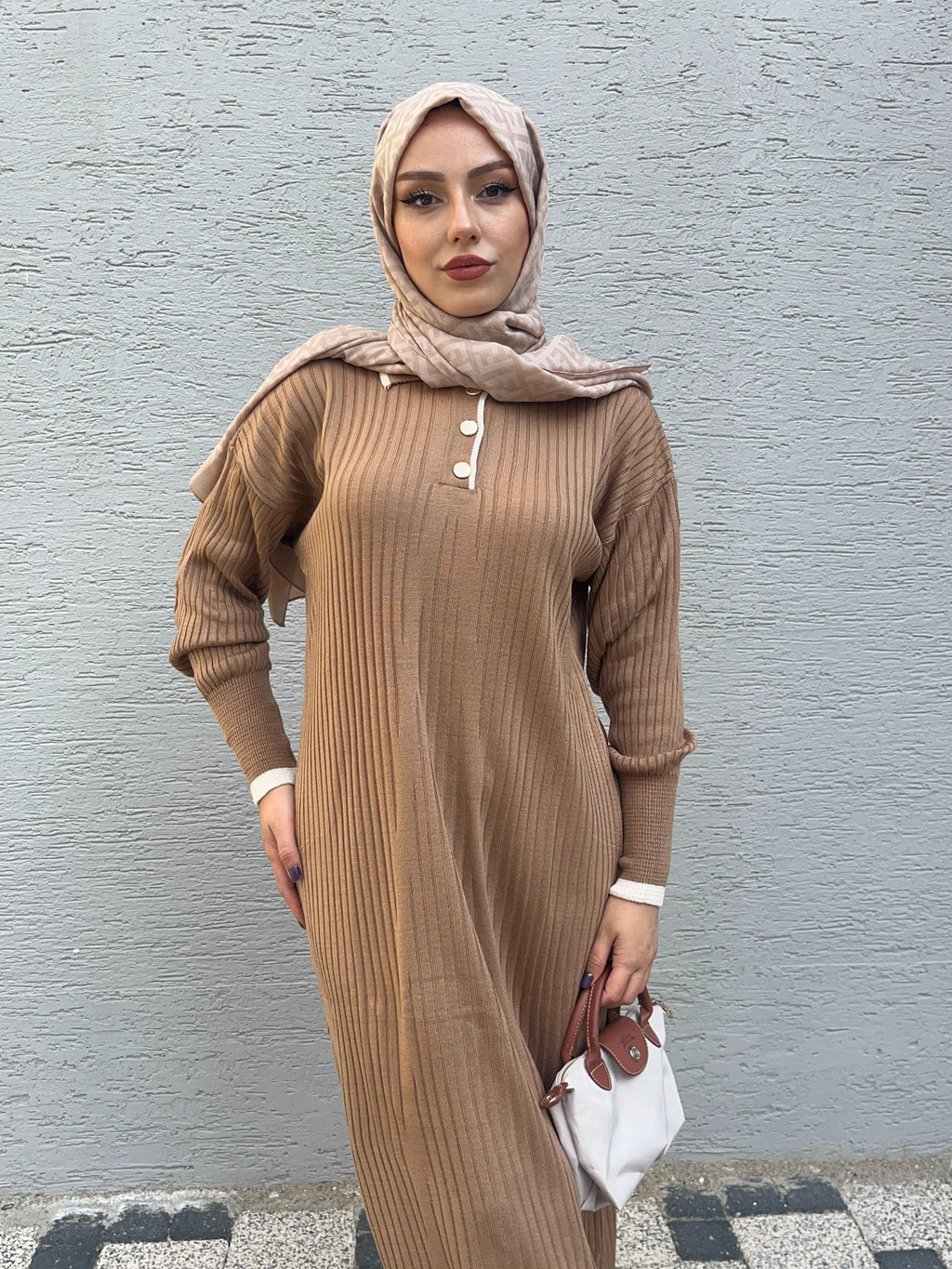 YAKA DÜĞMELİ UZUN TESETTÜR TRİKO ELBİSE