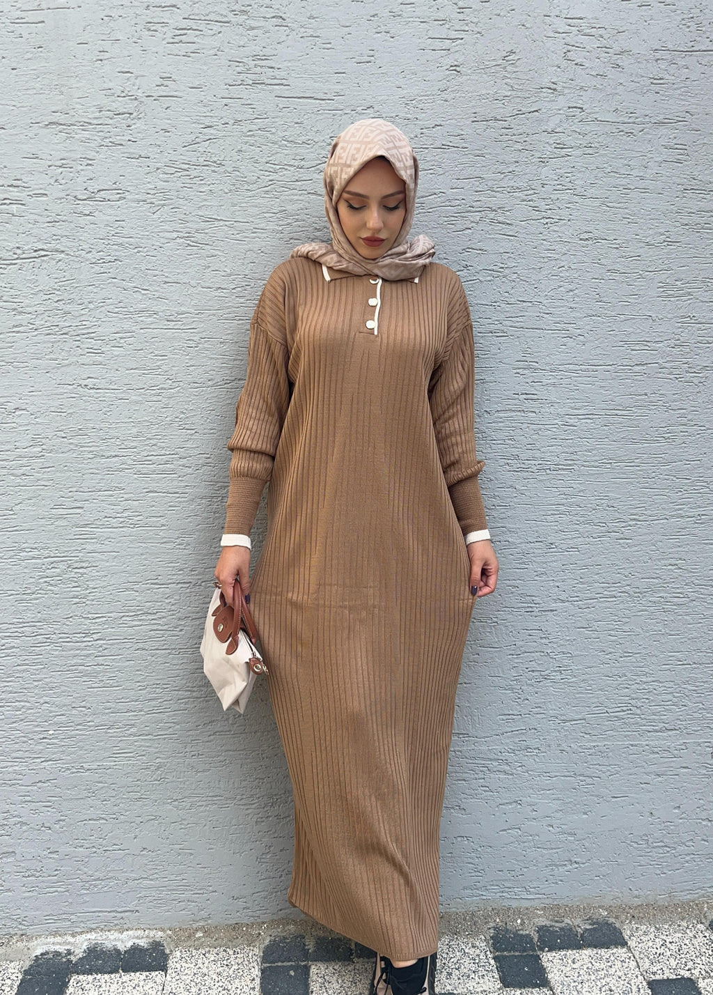 YAKA DÜĞMELİ UZUN TESETTÜR TRİKO ELBİSE