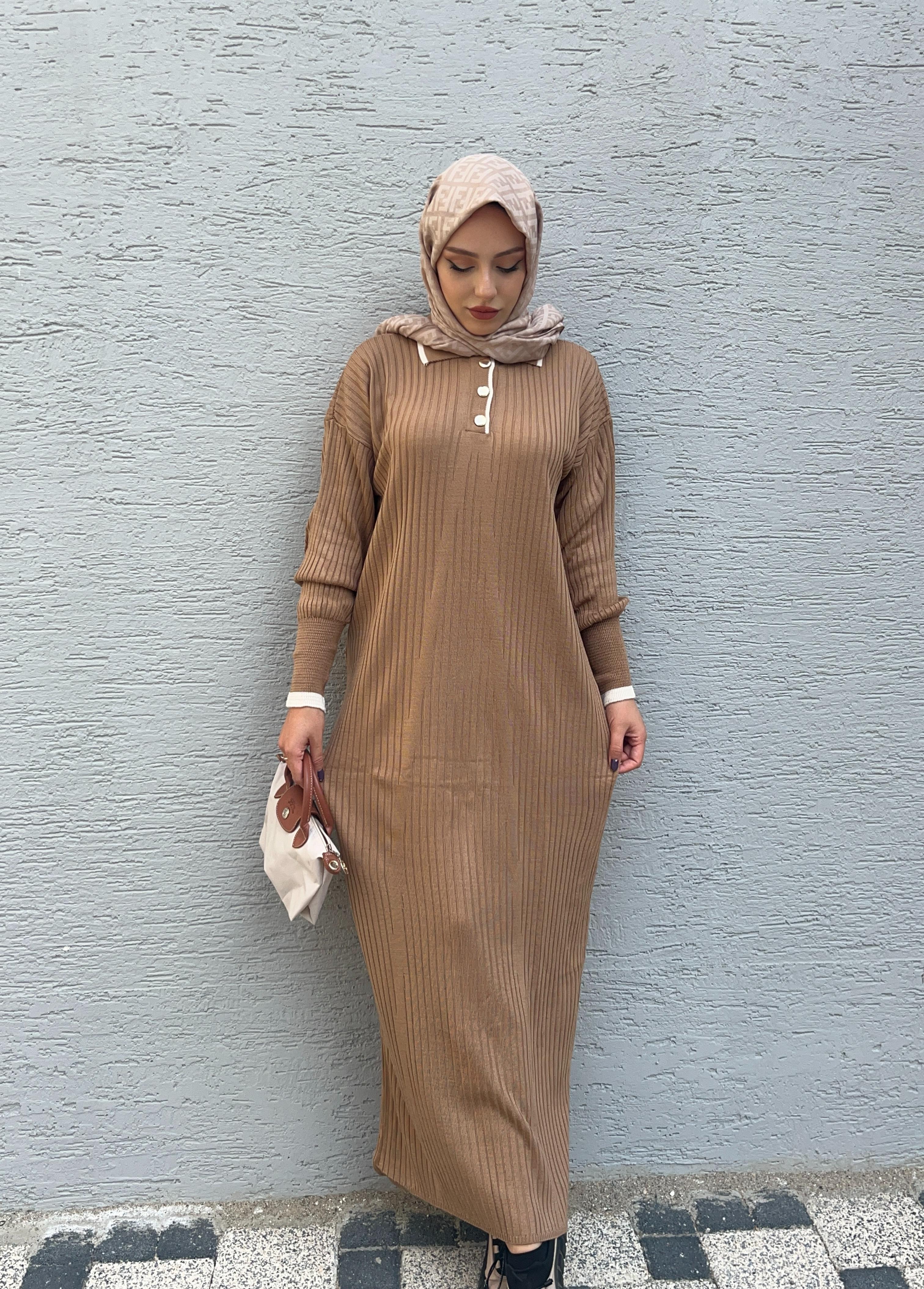 YAKA DÜĞMELİ UZUN TESETTÜR TRİKO ELBİSE