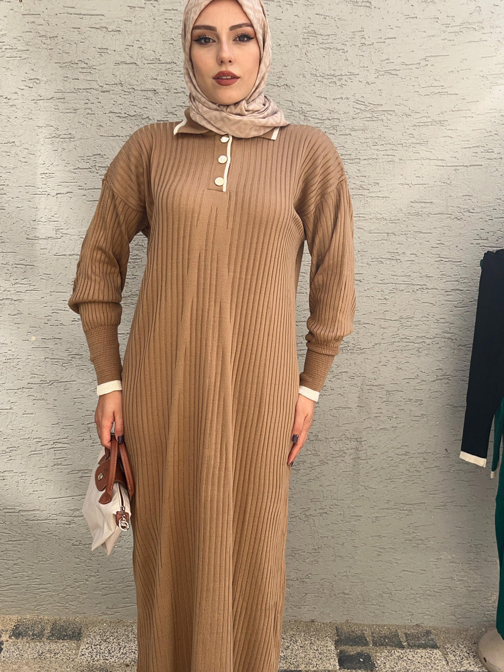 YAKA DÜĞMELİ UZUN TESETTÜR TRİKO ELBİSE