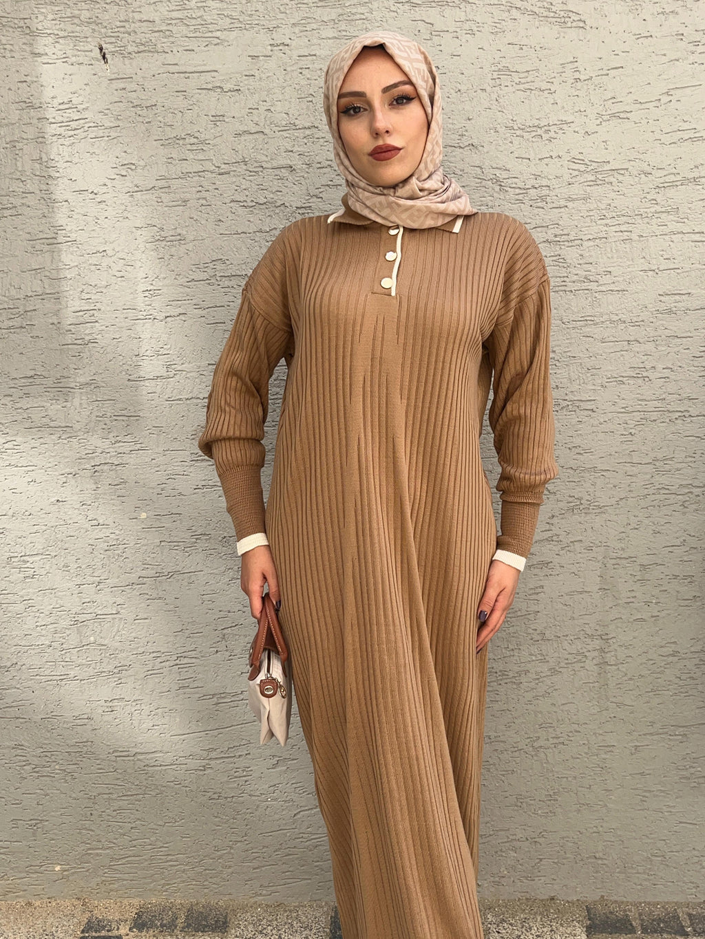 YAKA DÜĞMELİ UZUN TESETTÜR TRİKO ELBİSE