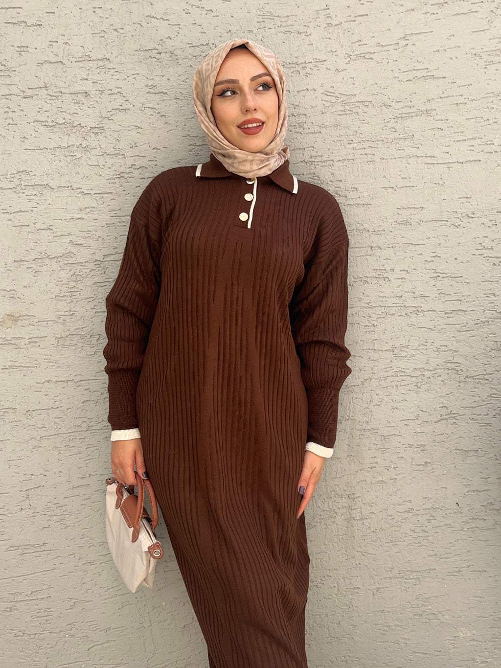 YAKA DÜĞMELİ UZUN TESETTÜR TRİKO ELBİSE