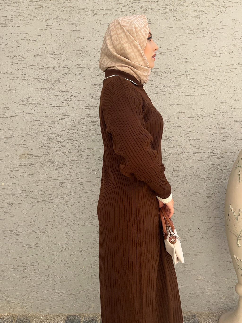 YAKA DÜĞMELİ UZUN TESETTÜR TRİKO ELBİSE