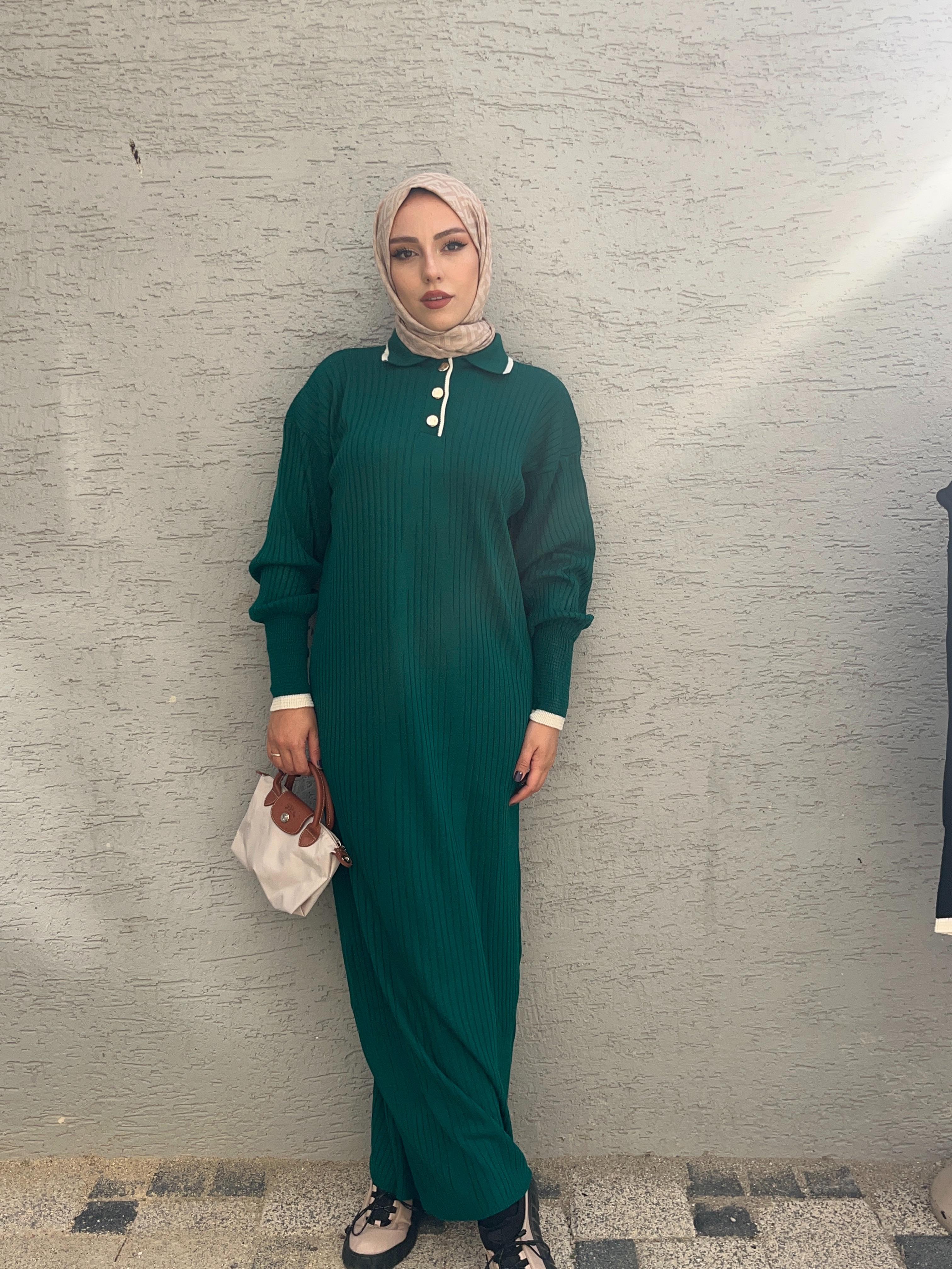 YAKA DÜĞMELİ UZUN TESETTÜR TRİKO ELBİSE