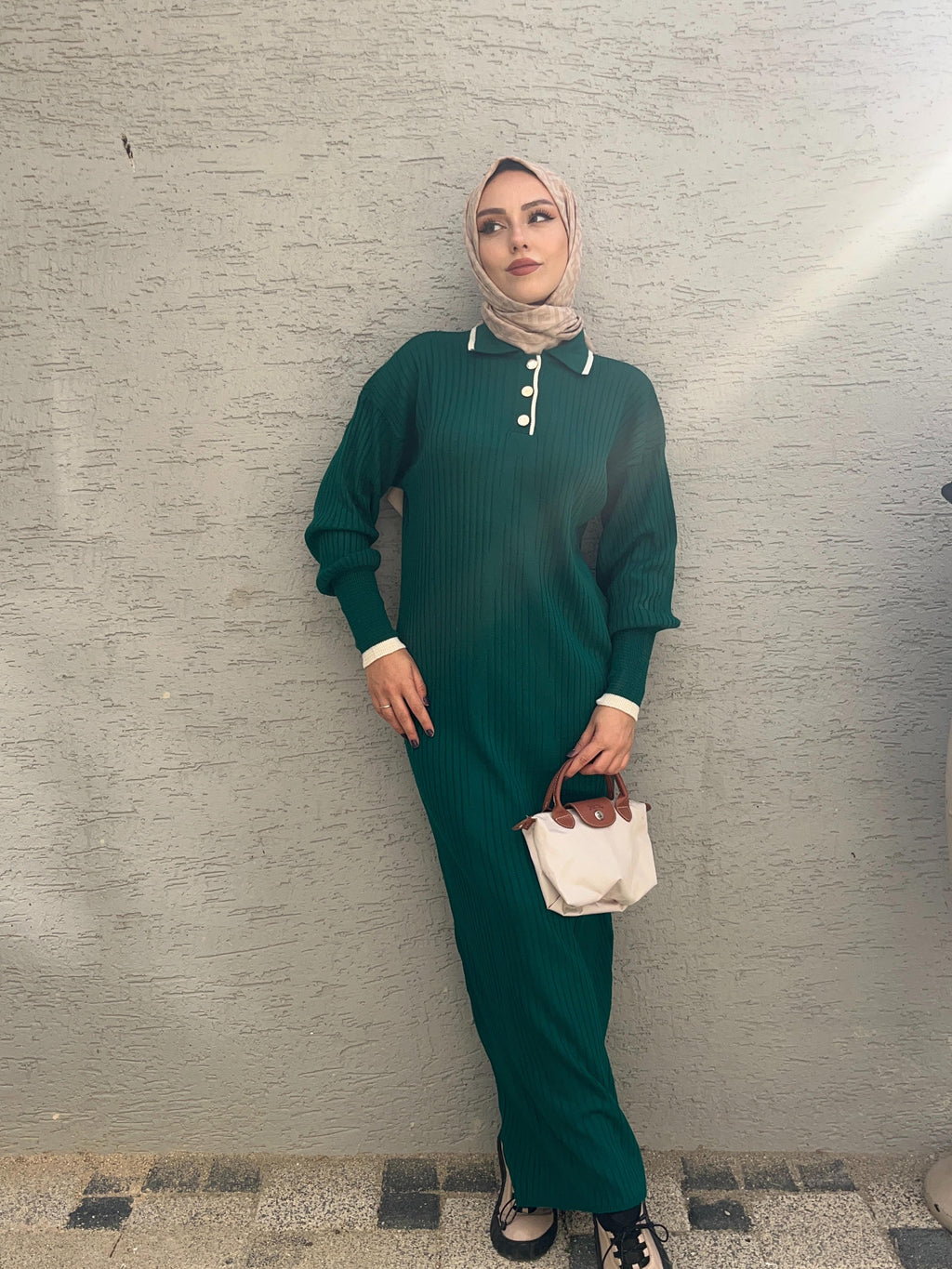 YAKA DÜĞMELİ UZUN TESETTÜR TRİKO ELBİSE