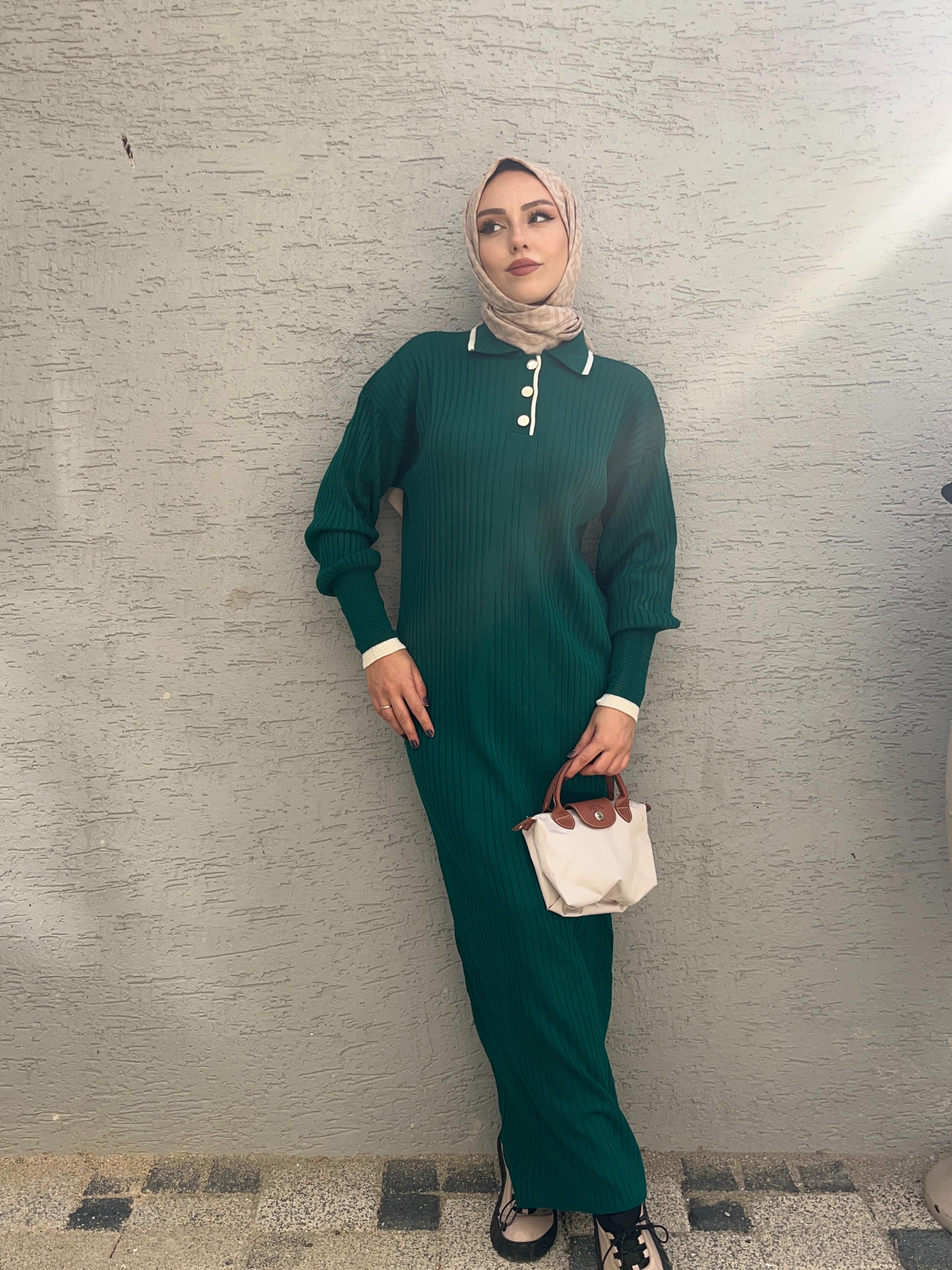 YAKA DÜĞMELİ UZUN TESETTÜR TRİKO ELBİSE