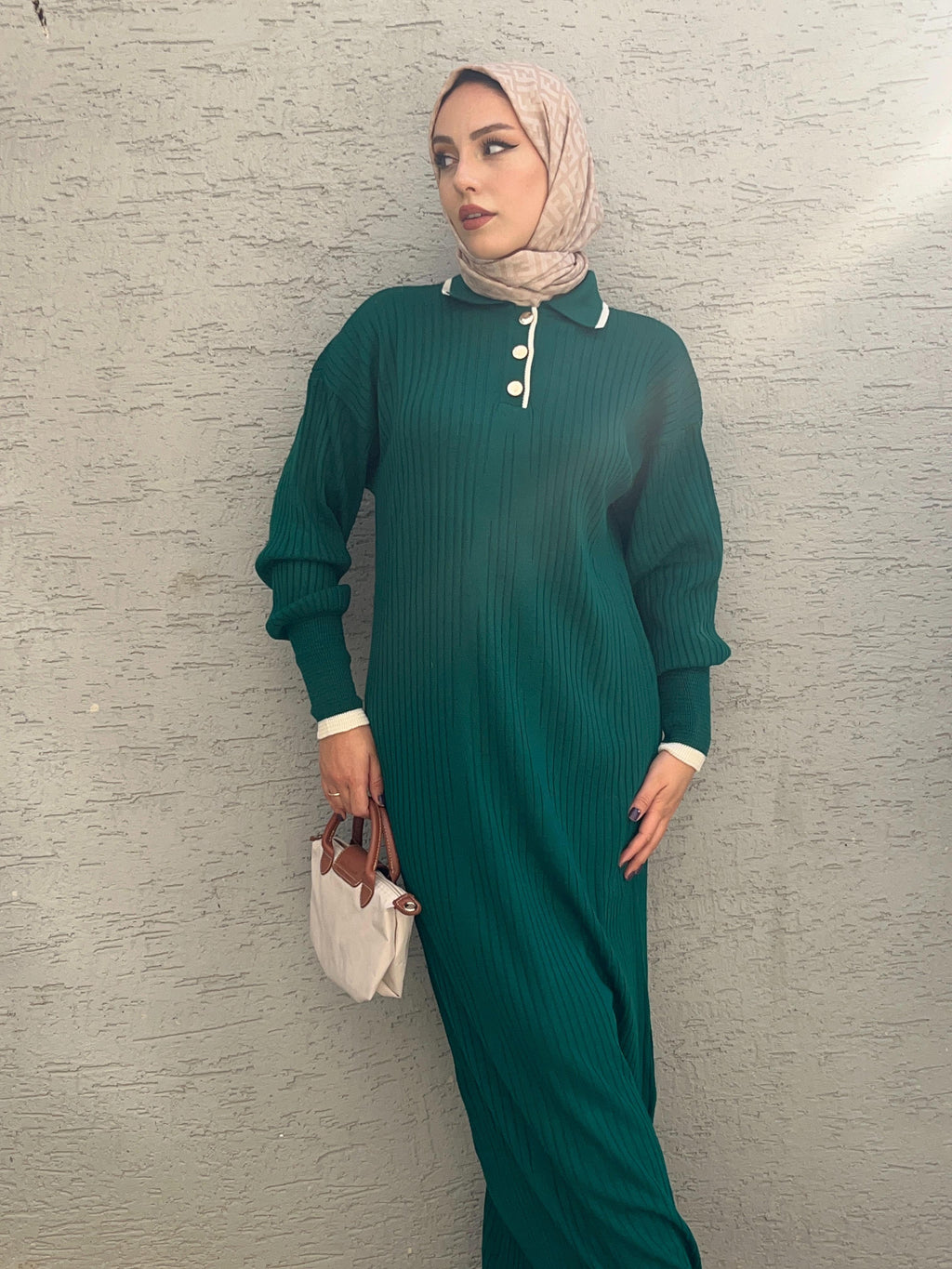 YAKA DÜĞMELİ UZUN TESETTÜR TRİKO ELBİSE