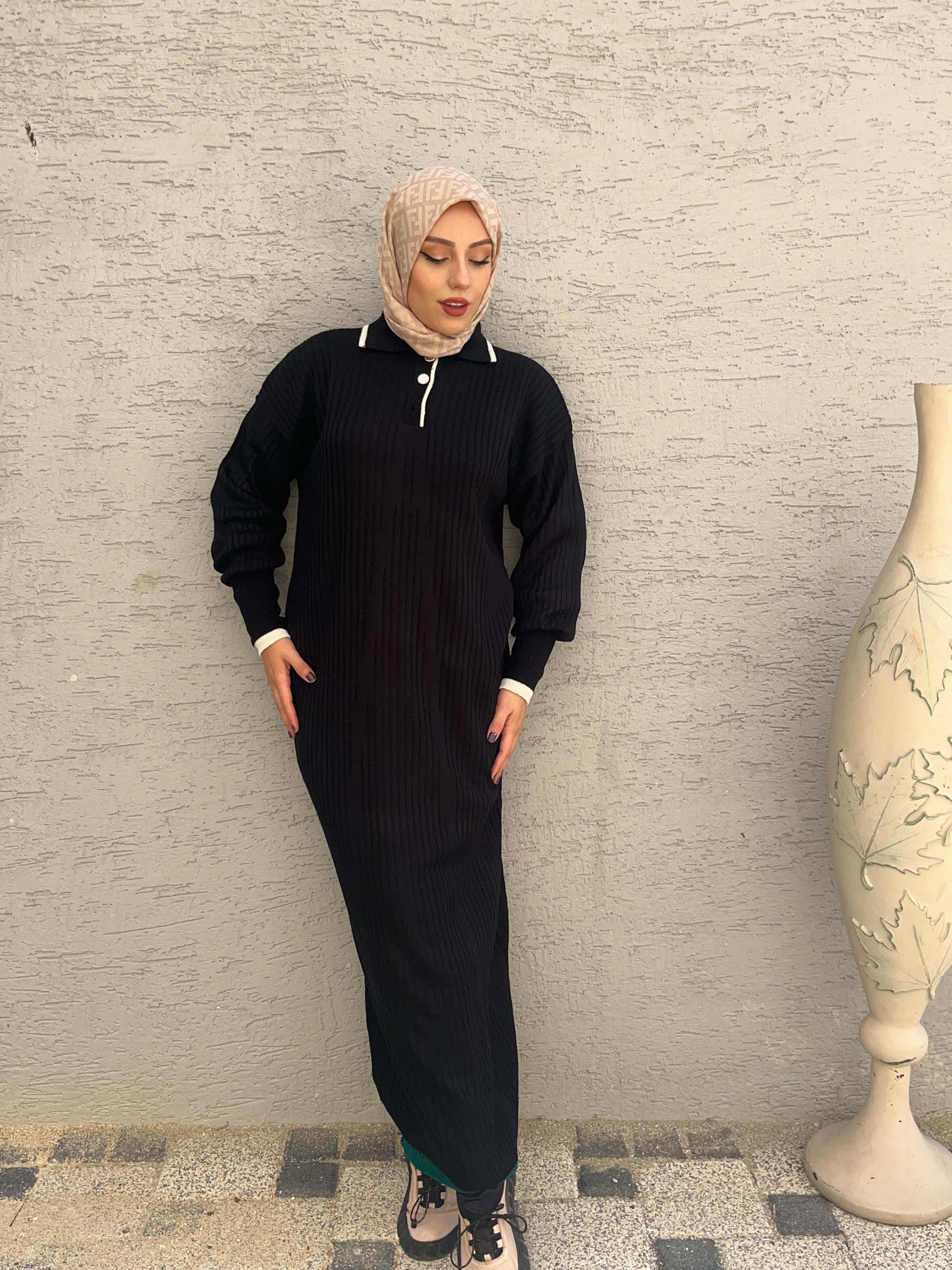 YAKA DÜĞMELİ UZUN TESETTÜR TRİKO ELBİSE