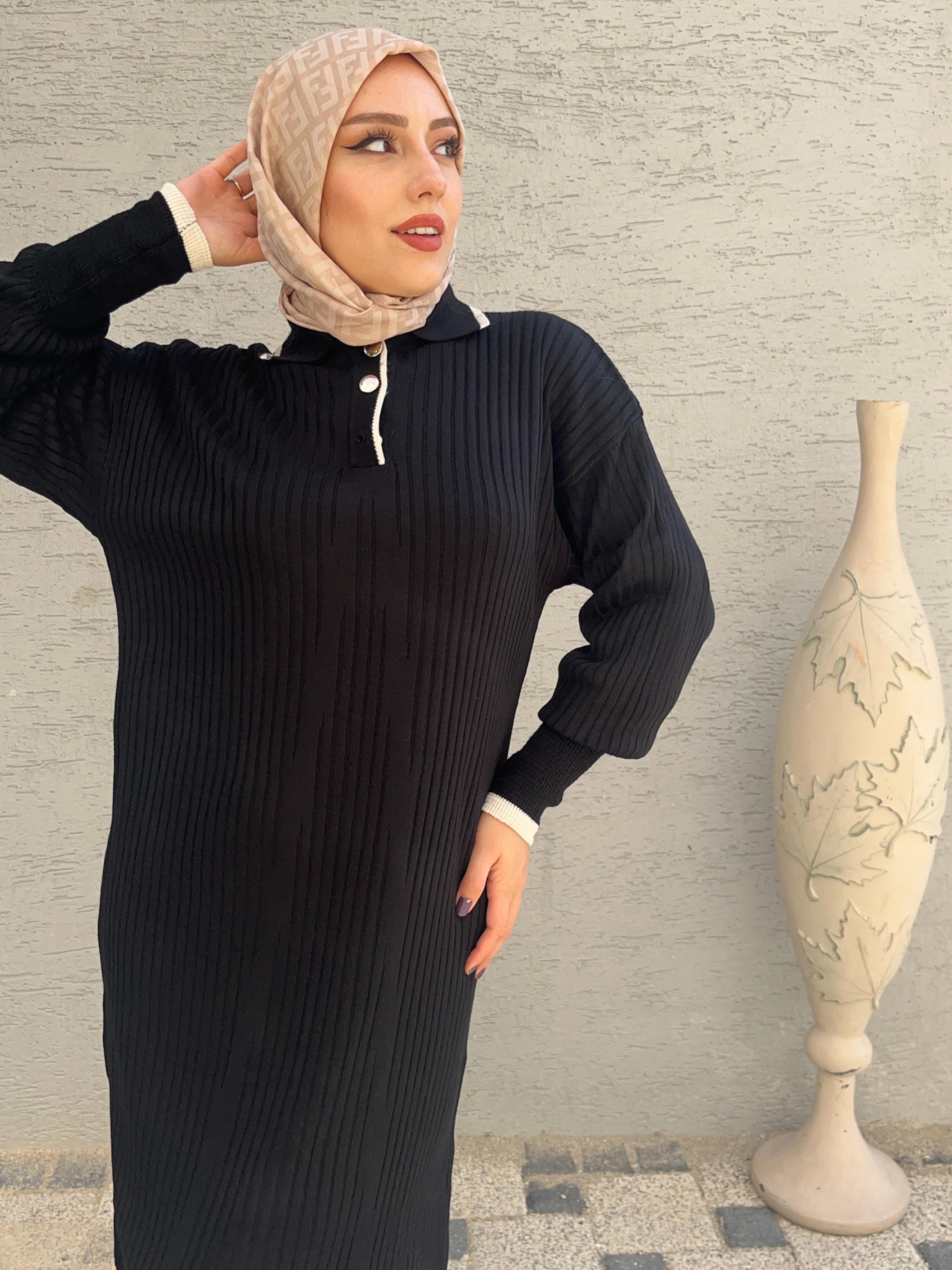 YAKA DÜĞMELİ UZUN TESETTÜR TRİKO ELBİSE