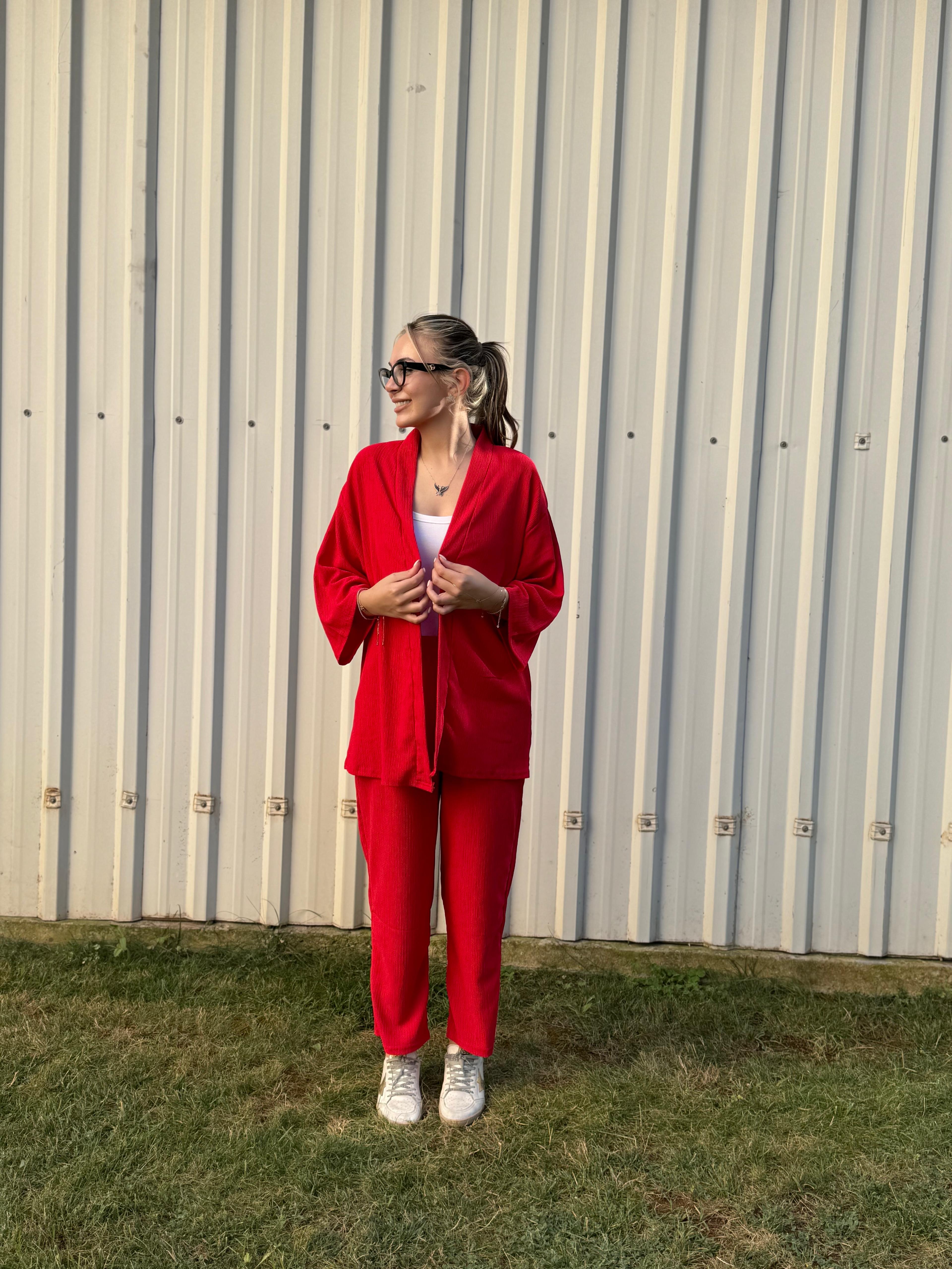 Yaz Aylarının Vazgeçilmezi: Bürümcük Kumaş İkili Takım