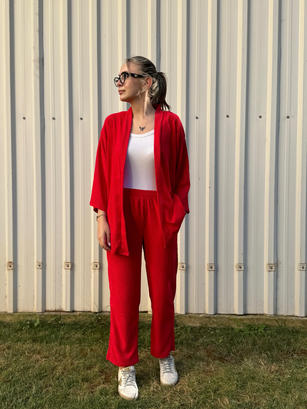 Yaz Aylarının Vazgeçilmezi: Bürümcük Kumaş İkili Takım