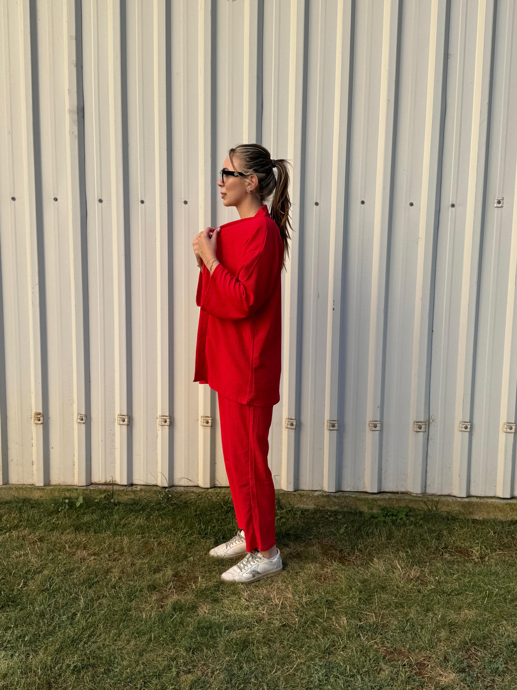 Yaz Aylarının Vazgeçilmezi: Bürümcük Kumaş İkili Takım