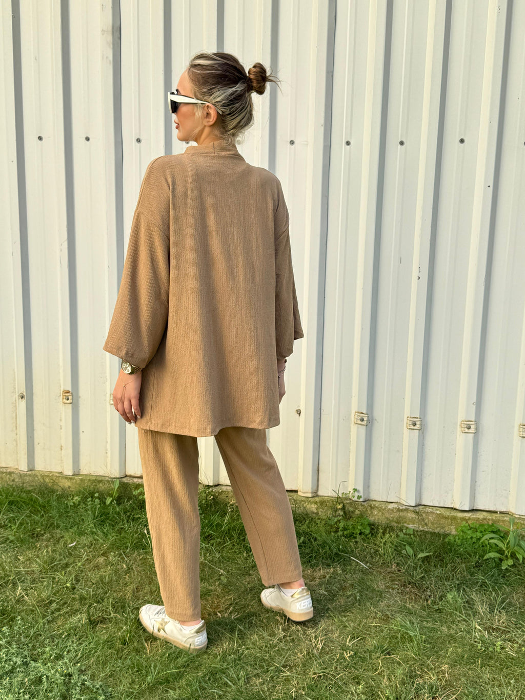 Yaz Aylarının Vazgeçilmezi: Bürümcük Kumaş İkili Takım