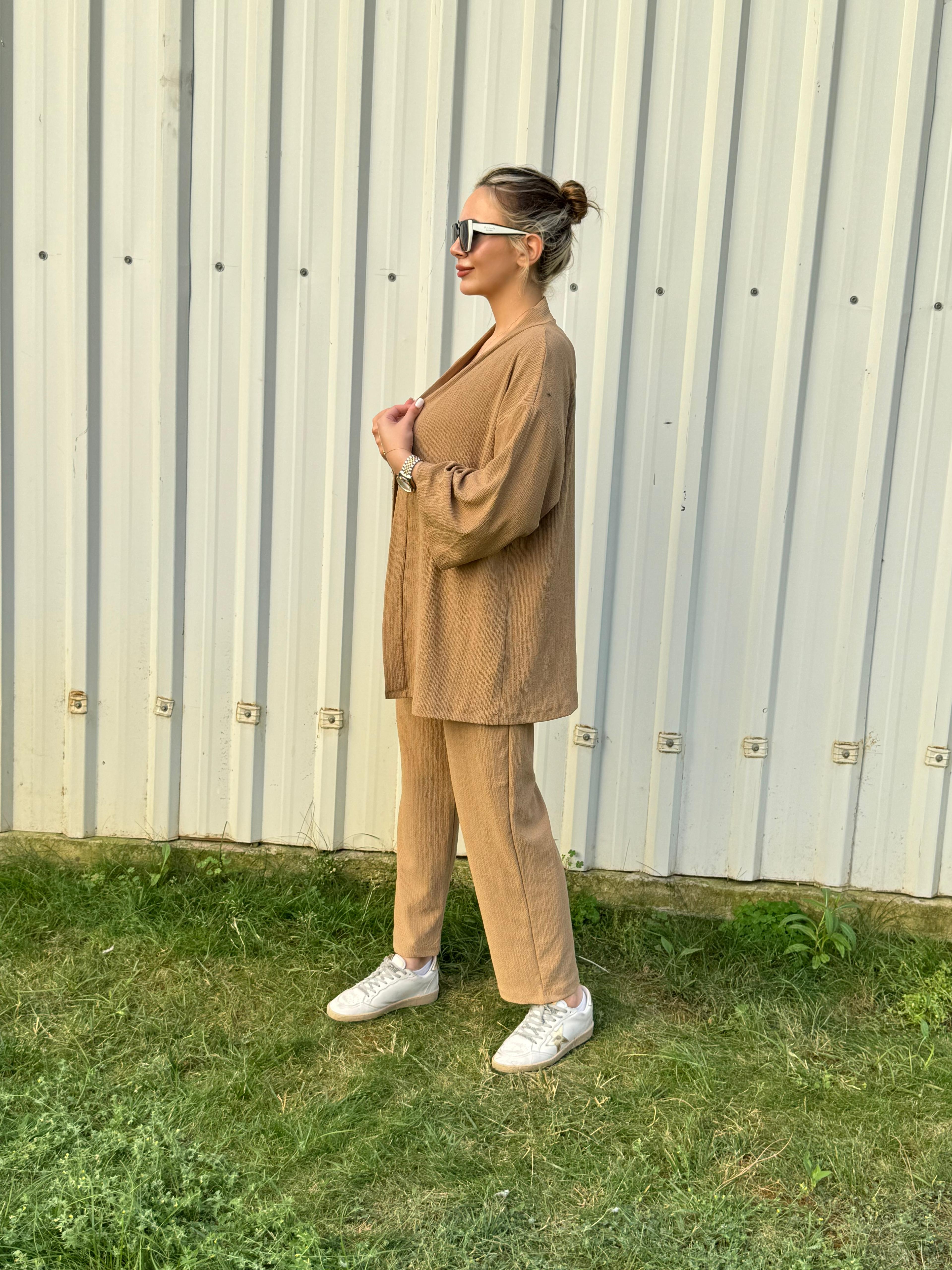 Yaz Aylarının Vazgeçilmezi: Bürümcük Kumaş İkili Takım