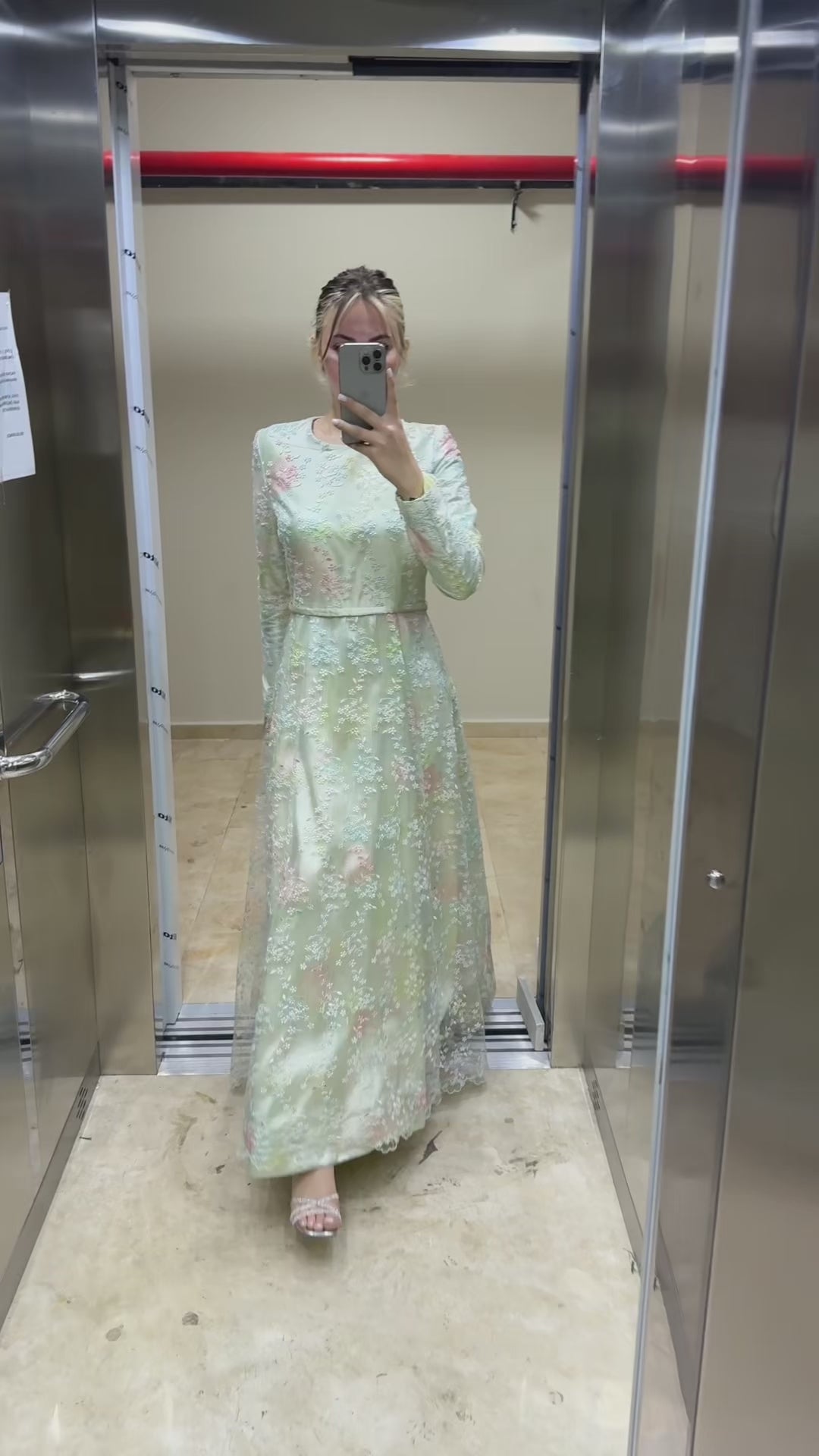 Prenses Model Çiçek İşlemeli Tesettür Abiye