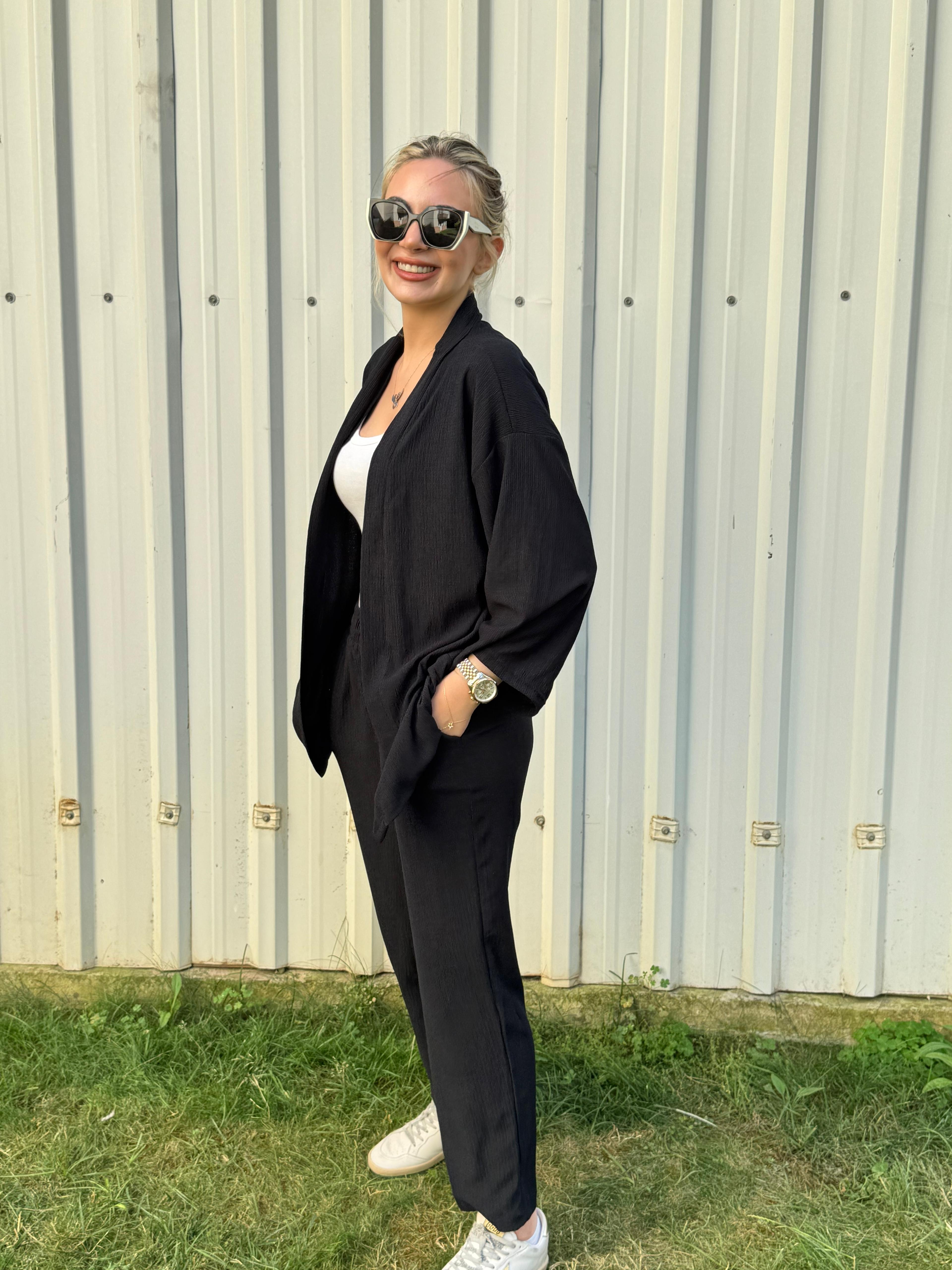 Yaz Aylarının Vazgeçilmezi: Bürümcük Kumaş İkili Takım