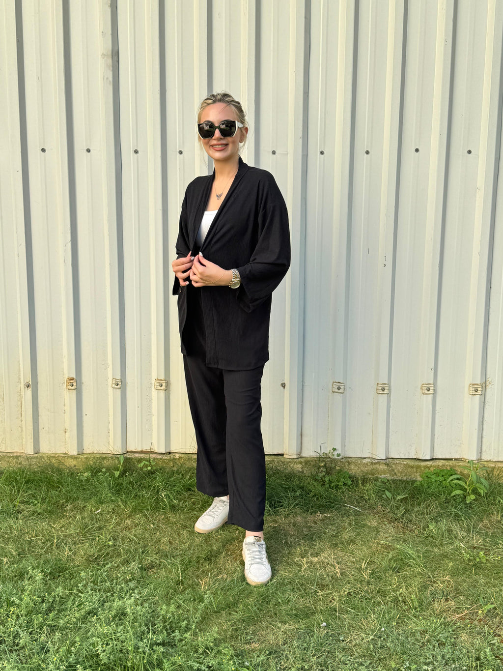 Yaz Aylarının Vazgeçilmezi: Bürümcük Kumaş İkili Takım