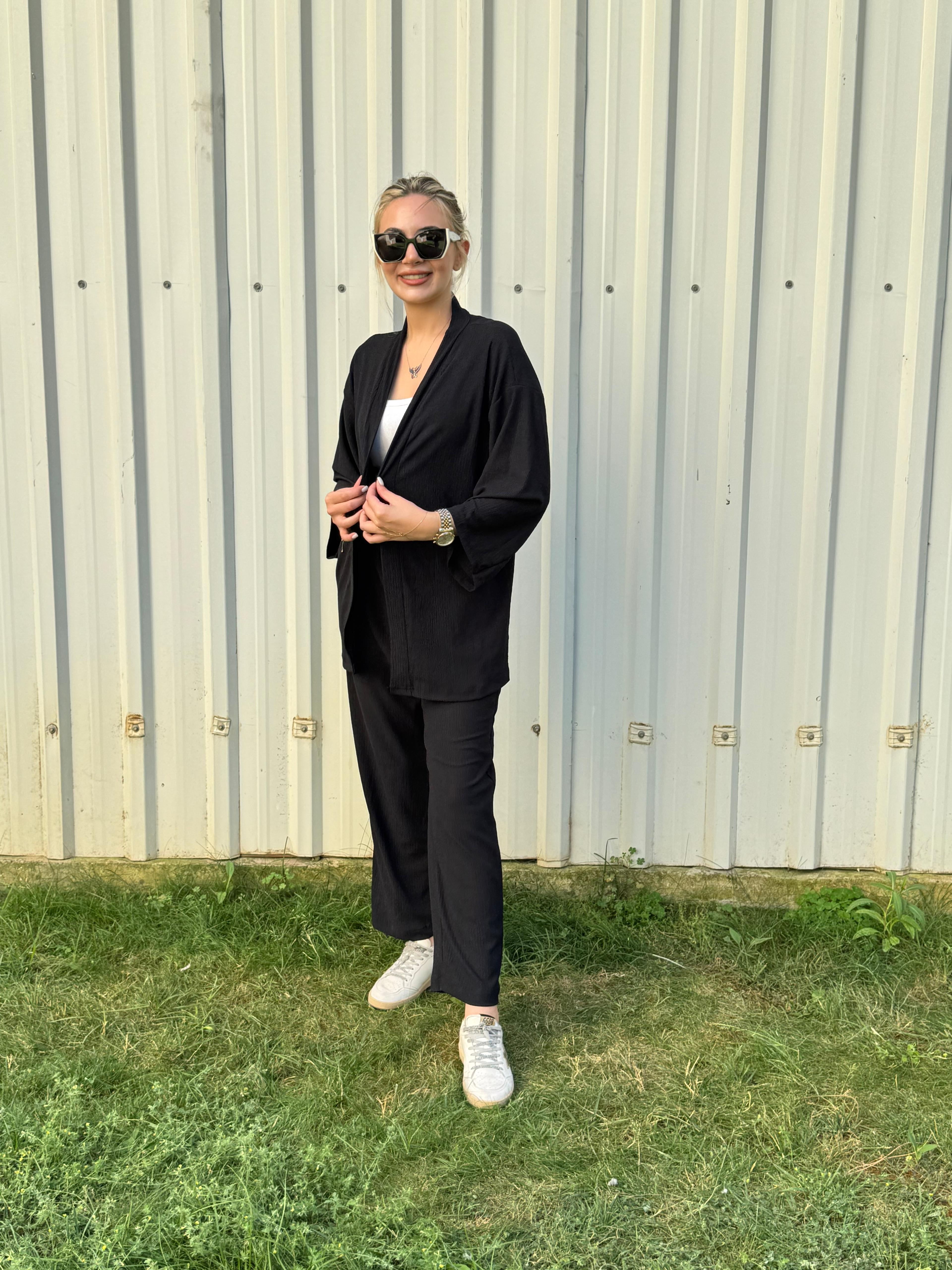 Yaz Aylarının Vazgeçilmezi: Bürümcük Kumaş İkili Takım