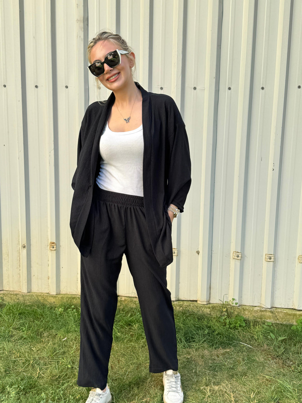 Yaz Aylarının Vazgeçilmezi: Bürümcük Kumaş İkili Takım